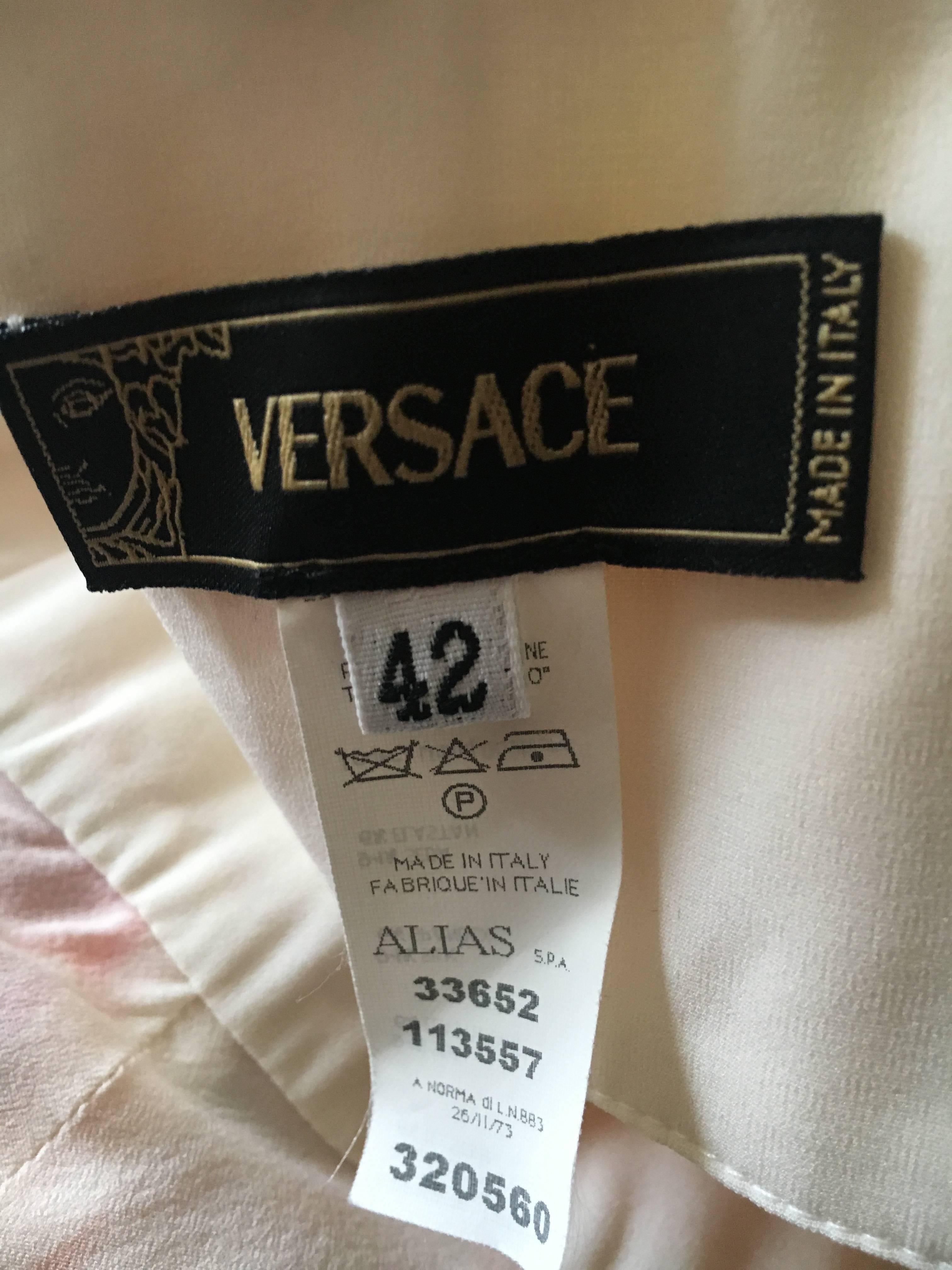 Versace Romantic Vintage Floral Ruffle Halter Dress
 Size 42
Bust 36"
Waist 28"
Hips 38"
Length 48"
Excellent condition