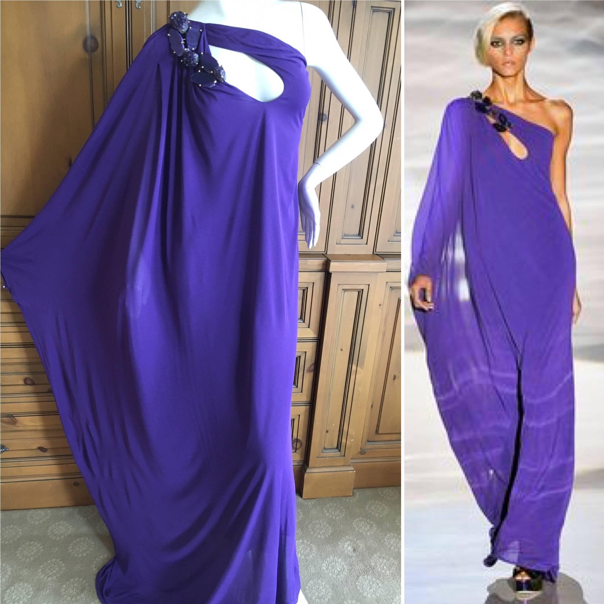 Gucci Dramatic One Shoulder Purple Evening Dress with Detachable Agate Stone Pin.
This is stunning, can be worn with or with out the pin.
The pin is huge and could also be worn on a blazer.
Size 38
 Bust 38"
Waist 28"
Hips 44"
Length