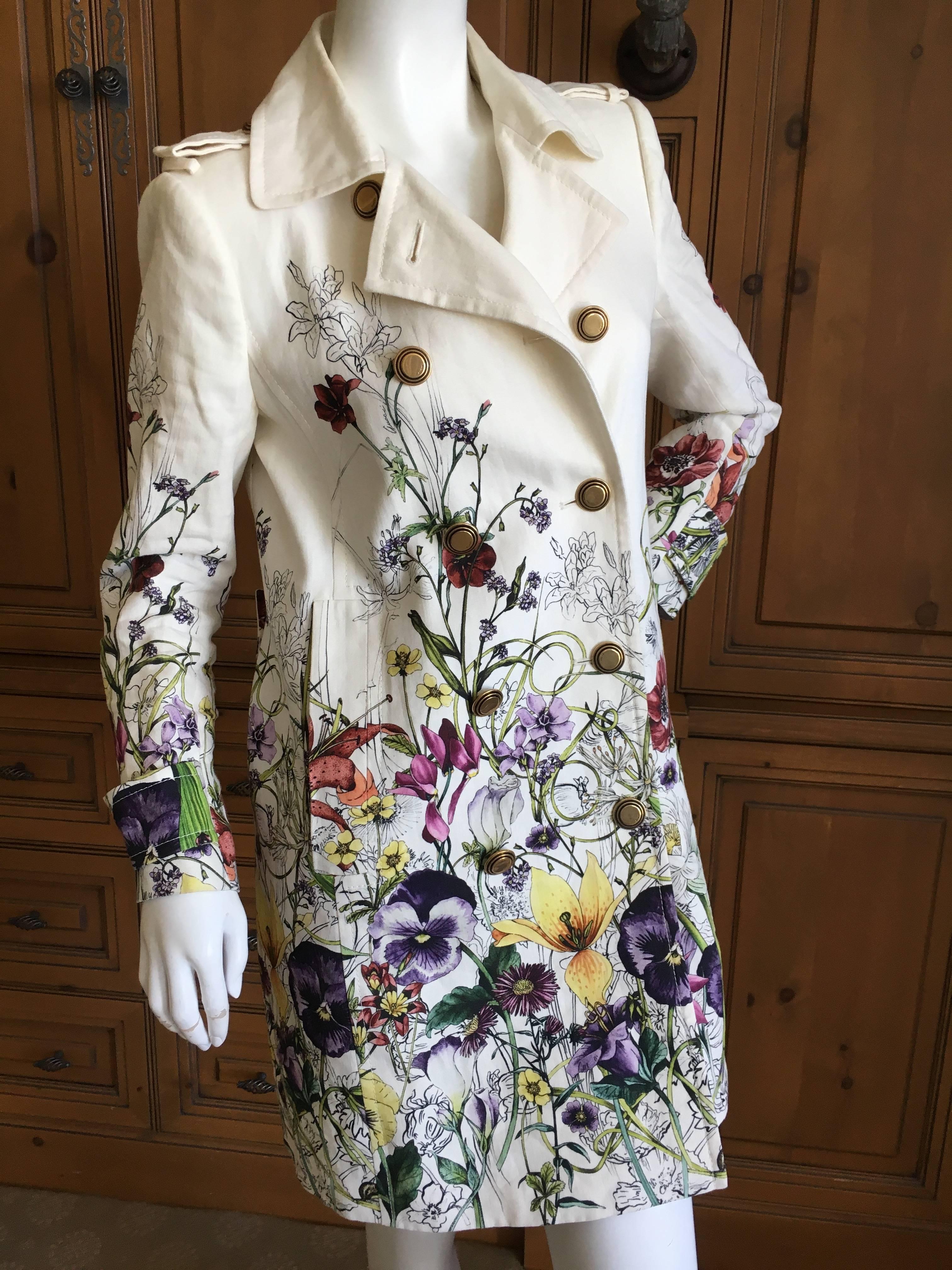  Beautiful Gucci Flora Infinity Double Breasted Linen Trench Coat.
Double breasted with epaulets .
Size 40
Bust 38