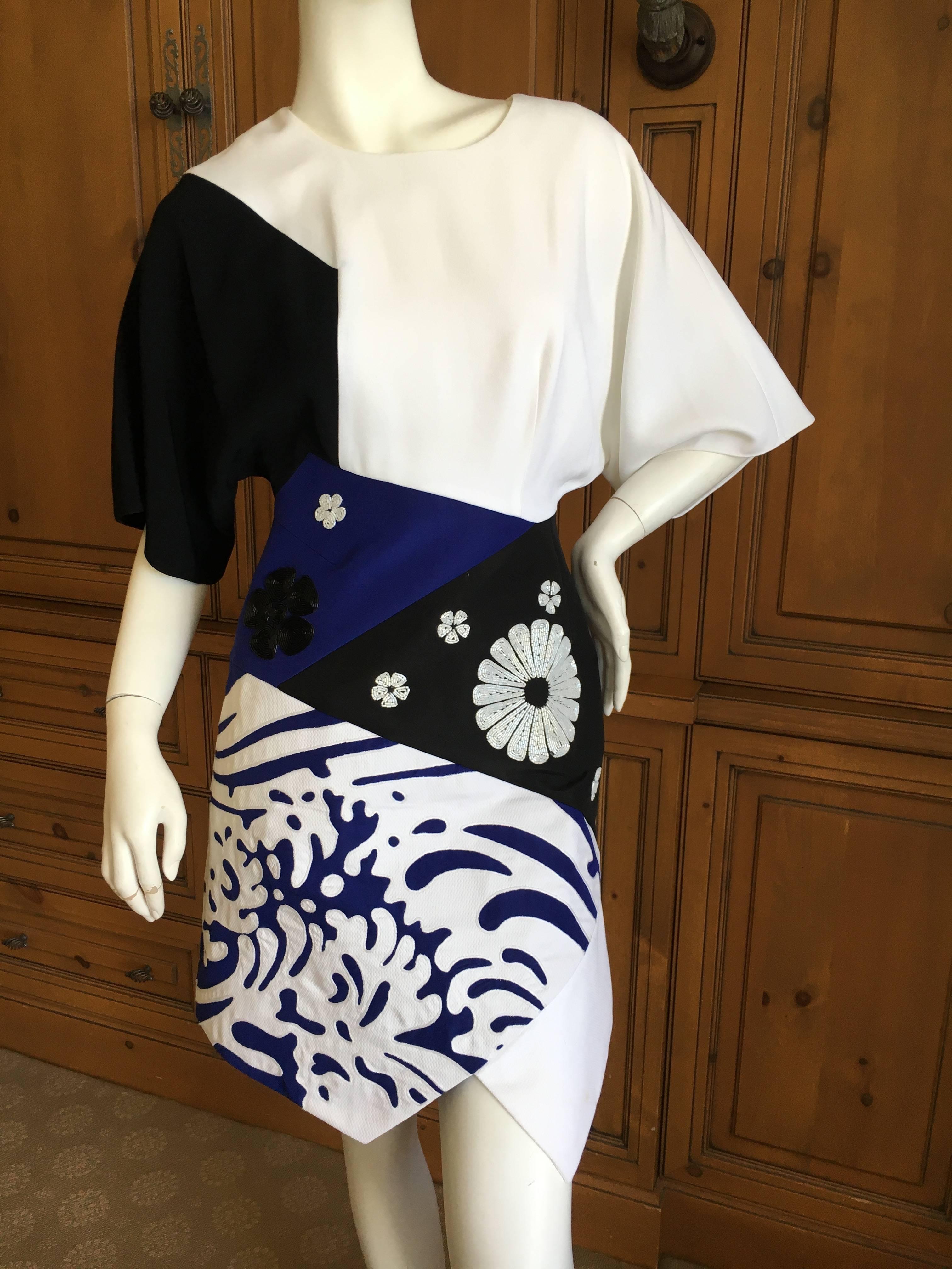Andrew Gn Graphic Short Sleeve Dress In Good Condition For Sale In Cloverdale, CA