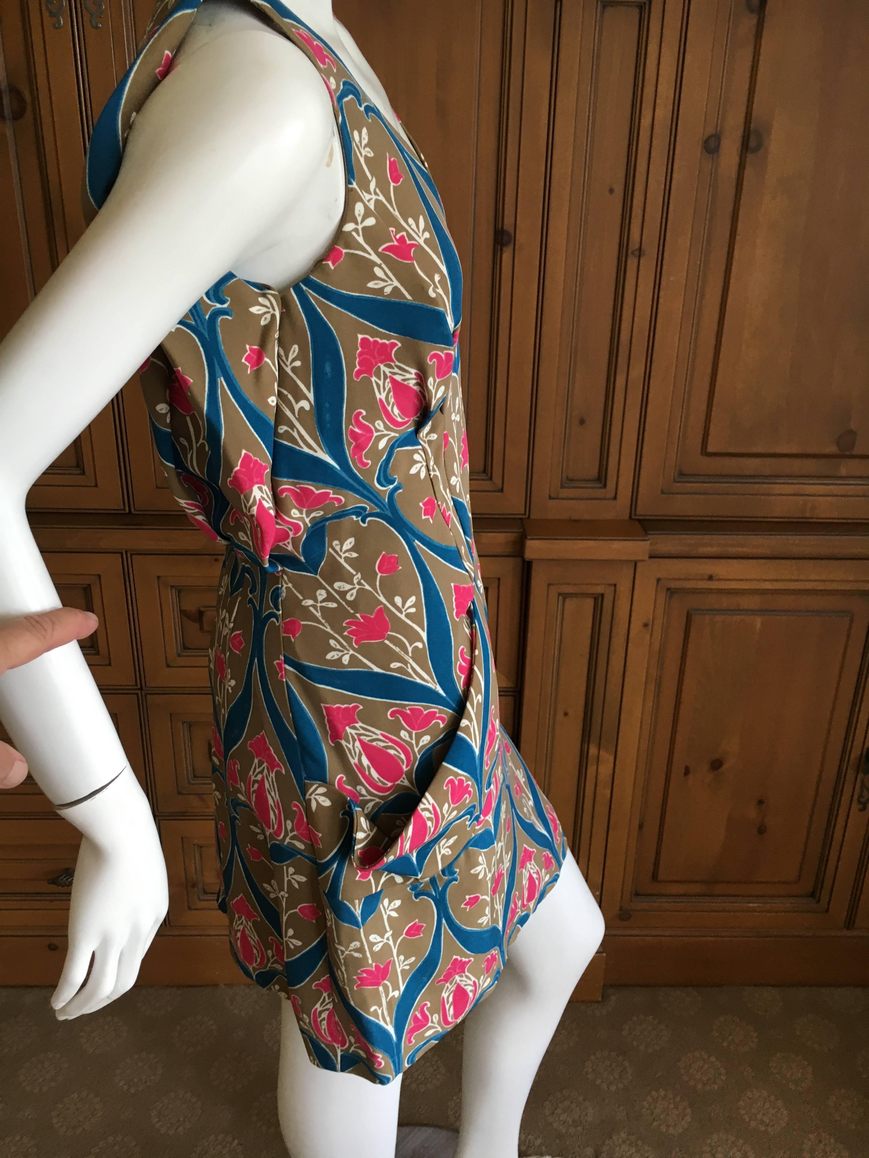 Prada Tulip Print Mini Dress with Keyhole Back
 Size 44
Silk & Viscose
Bust 42"
Waist 29"
Hips 39"
:Length 35"