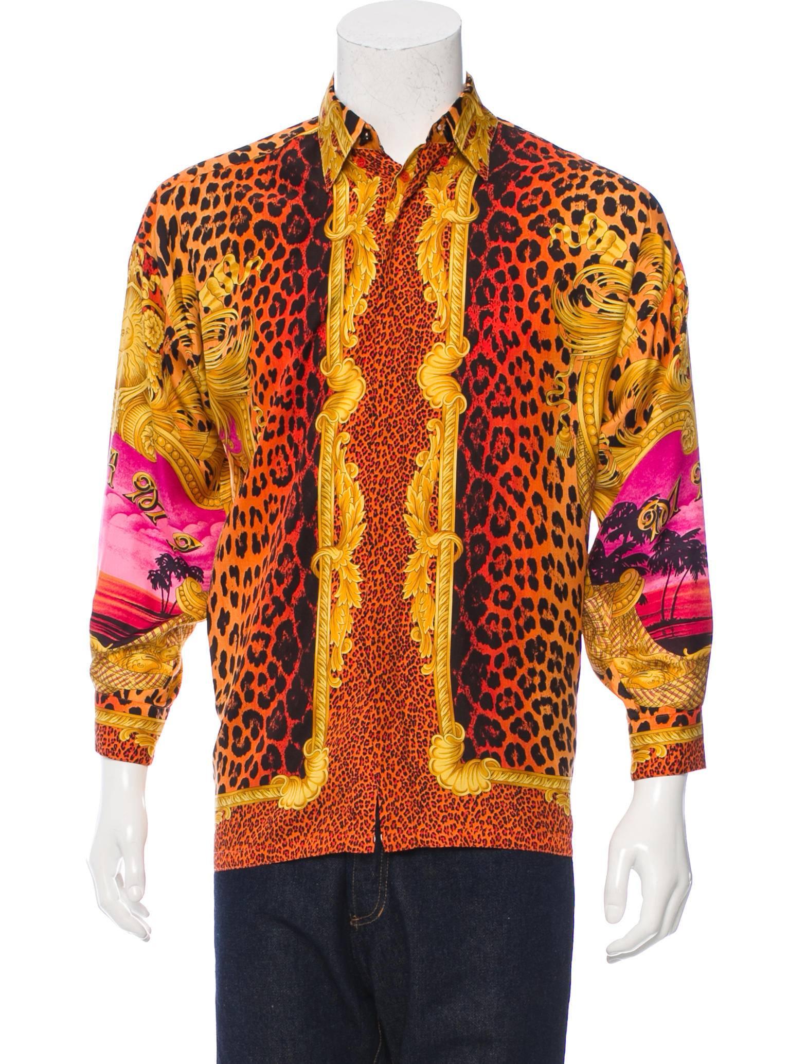 Gianni Versace Collectable 1993 Miami Silk Shirt with Leopard Print.
Italian size 46, US size 36 
Chest: 40"
Length: 29.5"
Sleeve: 32"
Neck: 15.5"
