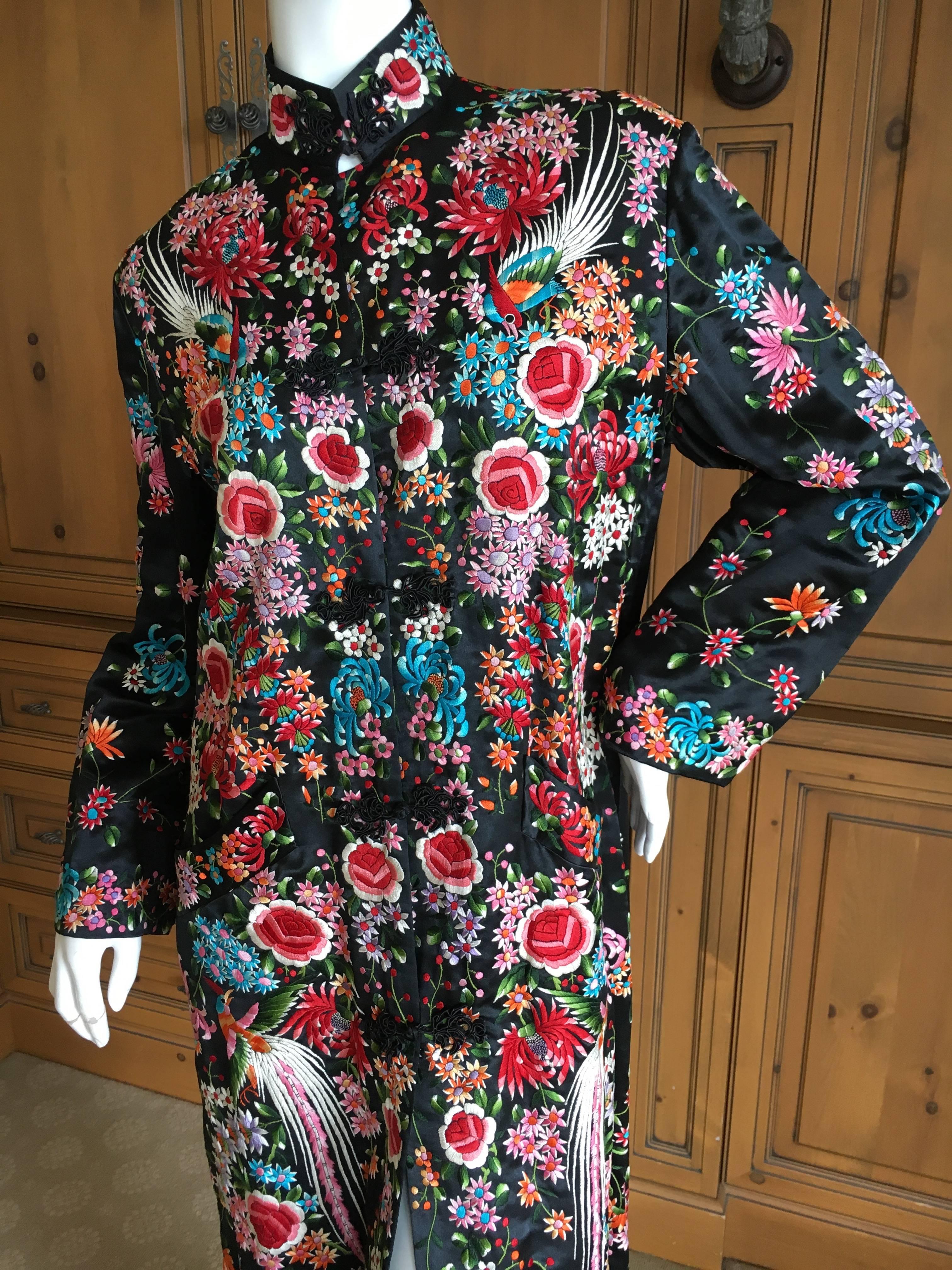 1920's Asian Exquisite Embroidered Evening Coat with Chrysanthemum and Birds. Frog button closures.
Peonies, Chrysanthemums, and Pheasants adorn this beautiful evening coat.
In excellent condition
Bust 40"
Waist 36"
Length 46"