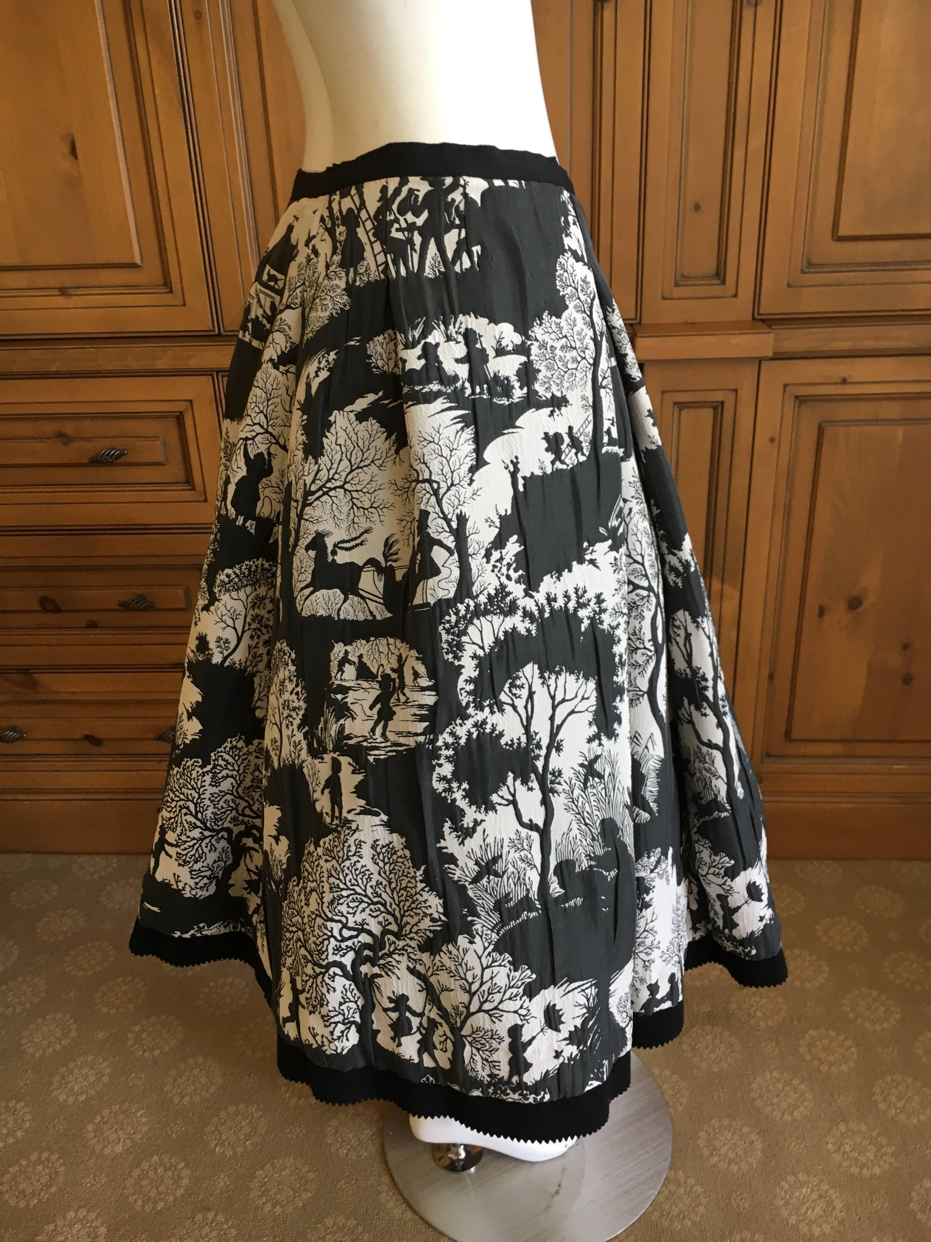 Oscar de la Renta Charming Black and White Toile de Jouy Skirt with 3 Petticoats In Excellent Condition For Sale In Cloverdale, CA