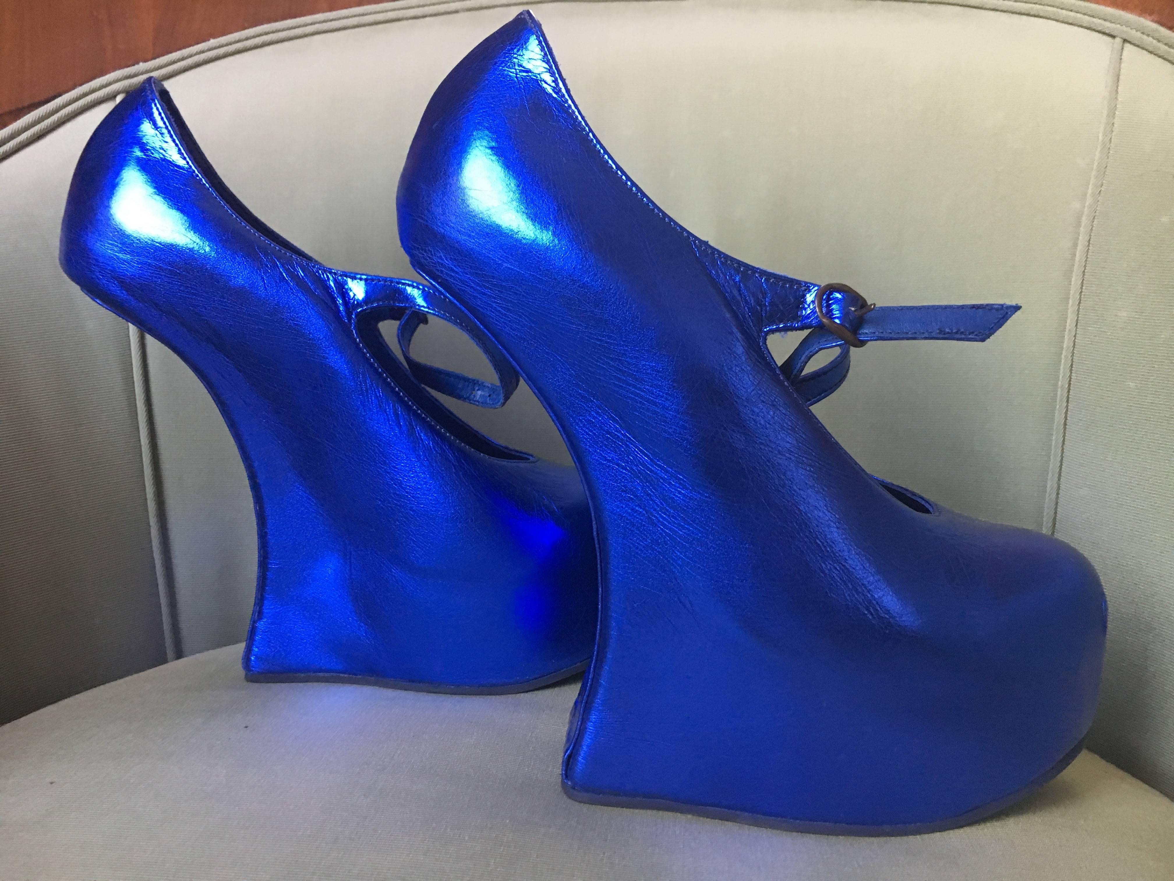 Natacha Marro London Neon Blue Metallic Leather Heelless Platform Mary Jane Pump
Sz 10 US
A favorite of Daphne Guinness and Lady Gaga, these shoes are amazingly comfortable
