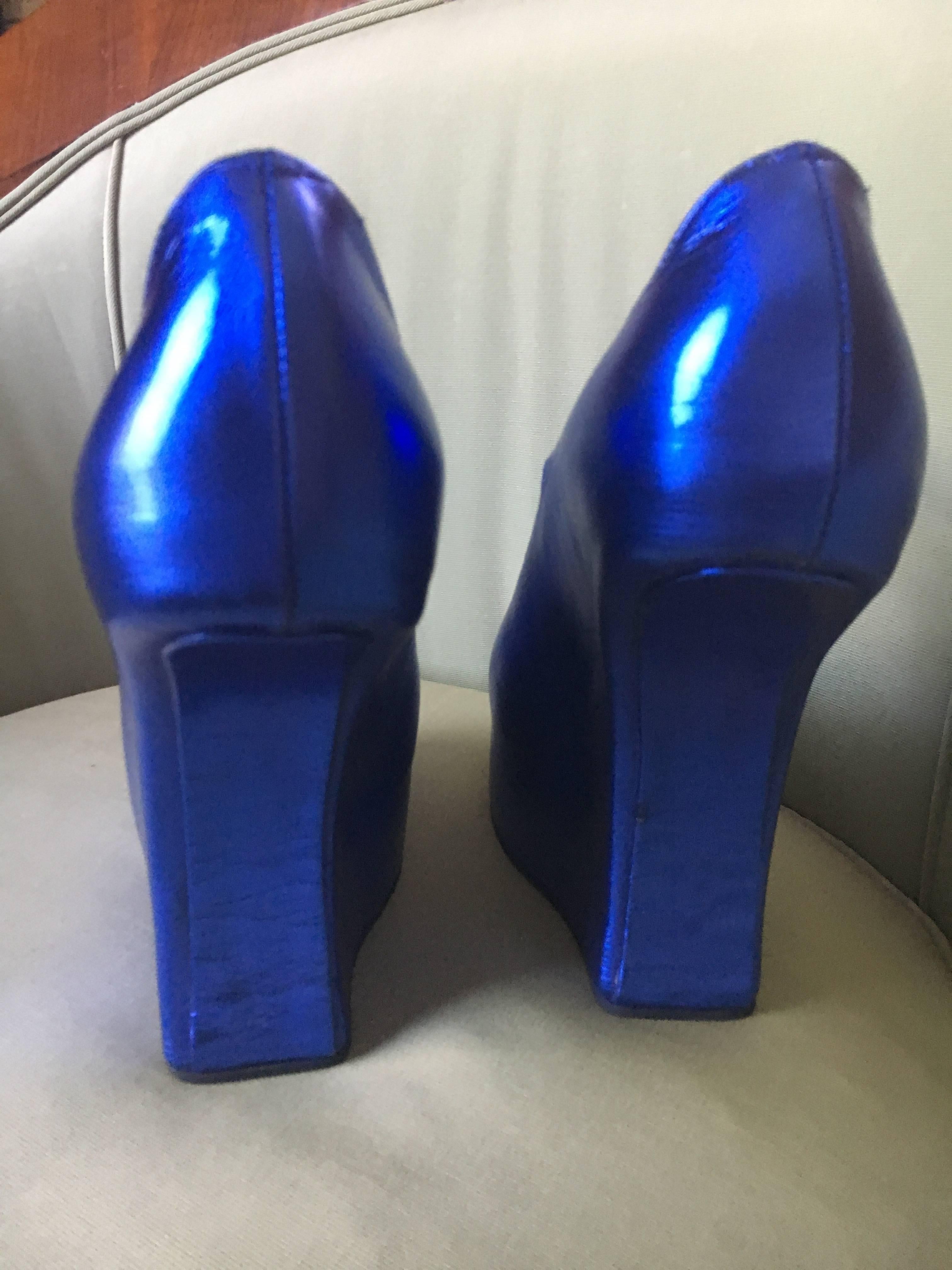 Natacha Marro London Neon Blue Metallic Leather Heelless Platform Mary Jane Pump For Sale 2