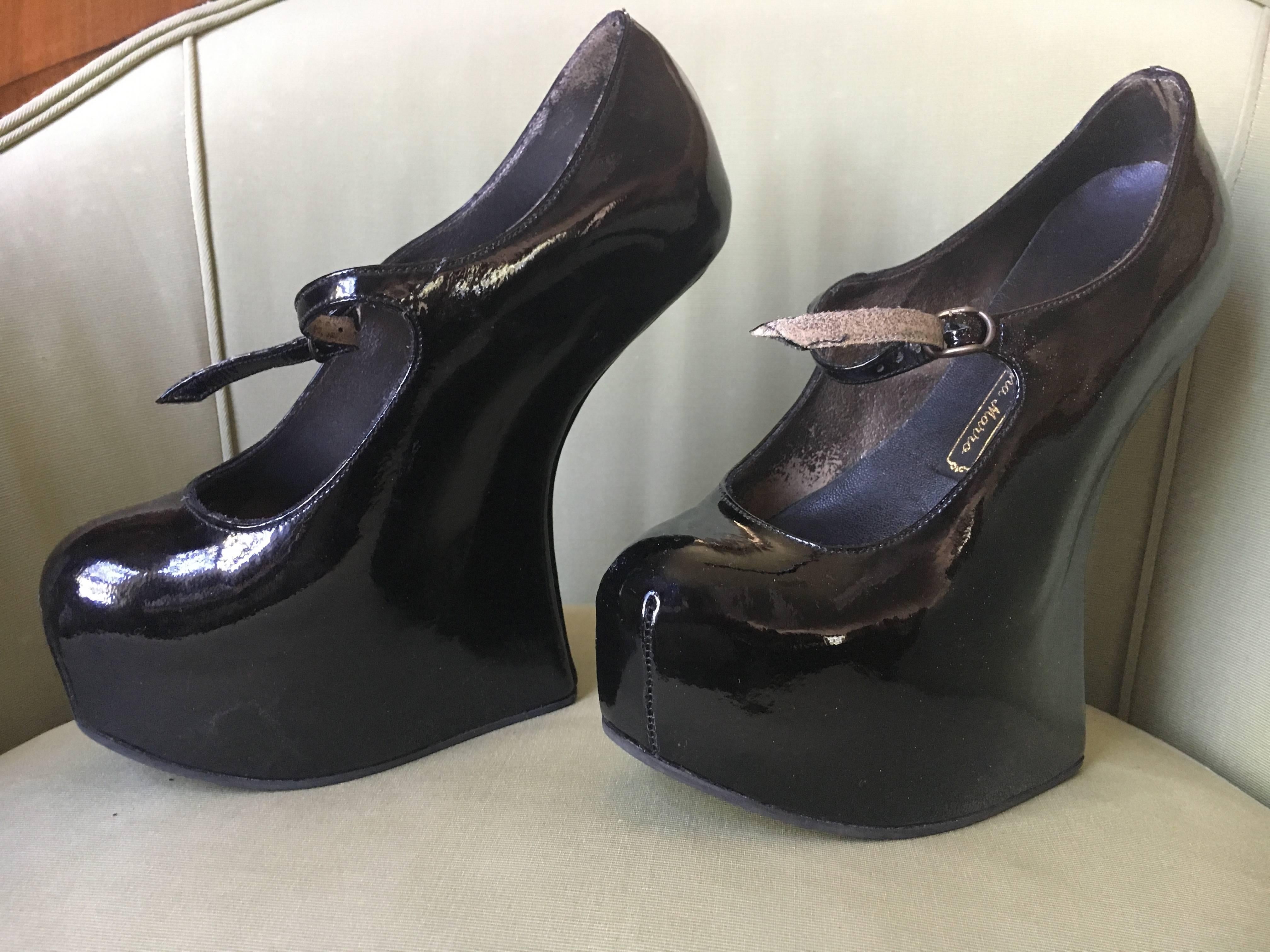 Natacha Marro London Black Patent Leather Heelless Platform Fetish Mary Jane Pump.
Sz 10 US
A favorite of Daphne Guinness and Lady Gaga, these shoes are amazingly comfortable
Great pre owned condition