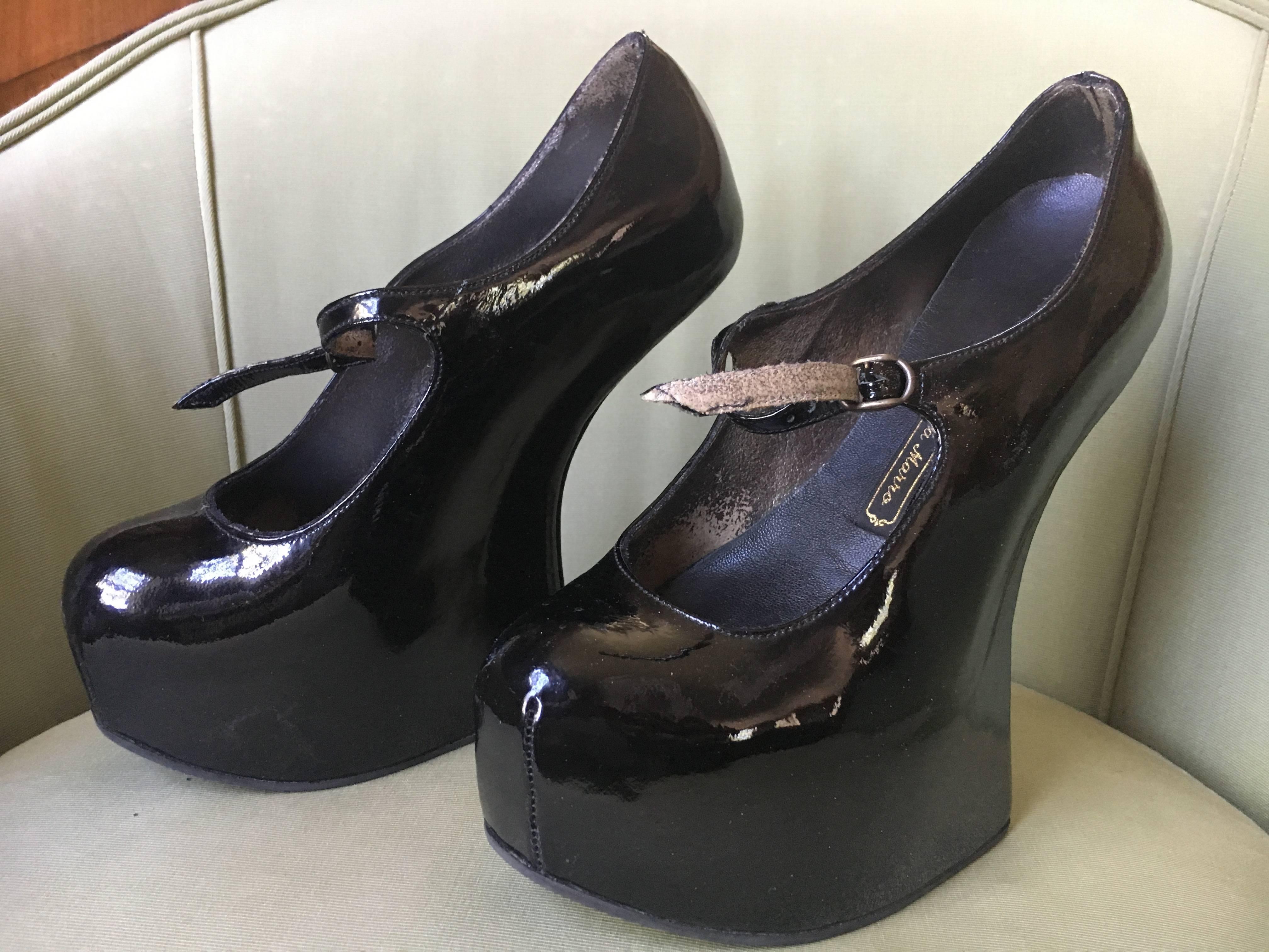 Natacha Marro London Black Patent Leather Heelless Platform Fetish MaryJane Pump In Excellent Condition For Sale In Cloverdale, CA