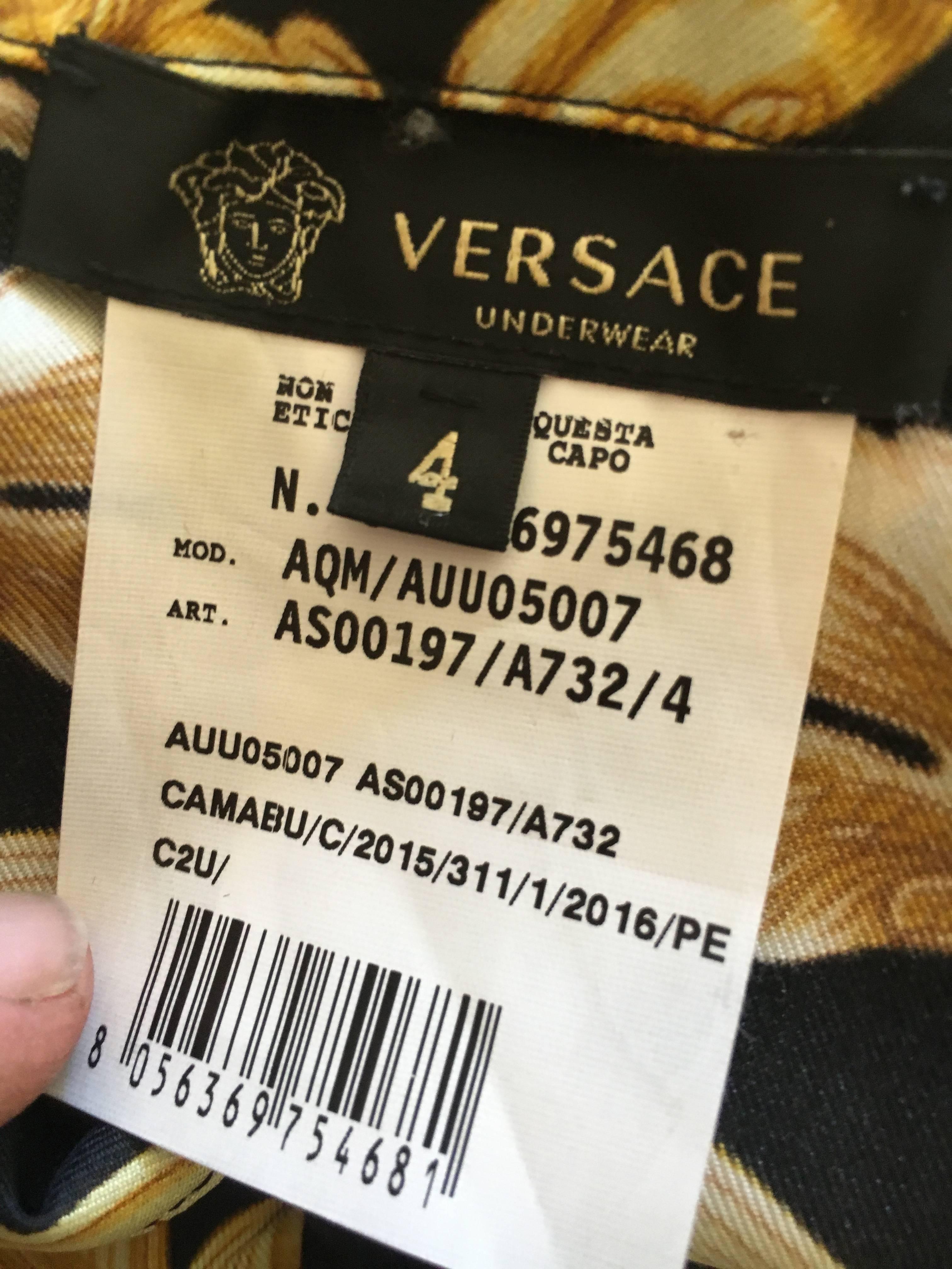 Versace Black and Gold Silk Baroque Print Mens Pajamas Unworn In New Condition In Cloverdale, CA