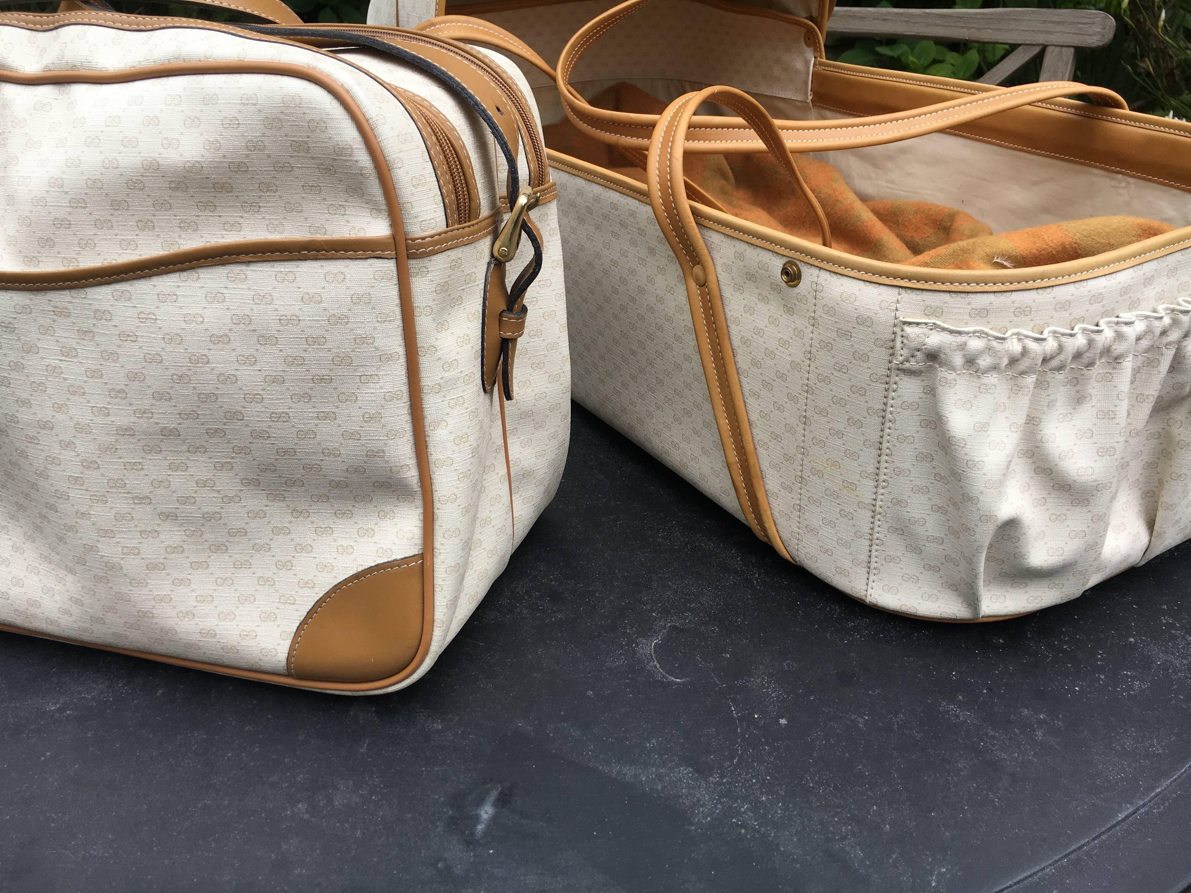Gucci Vintage 1970's Leather Trimmed Logo Baby Travel Layette & Diaper Bag
Layette 30" x 15"
 Excellent condition, the inside bottom layer of the layette has minor water marks see last photo