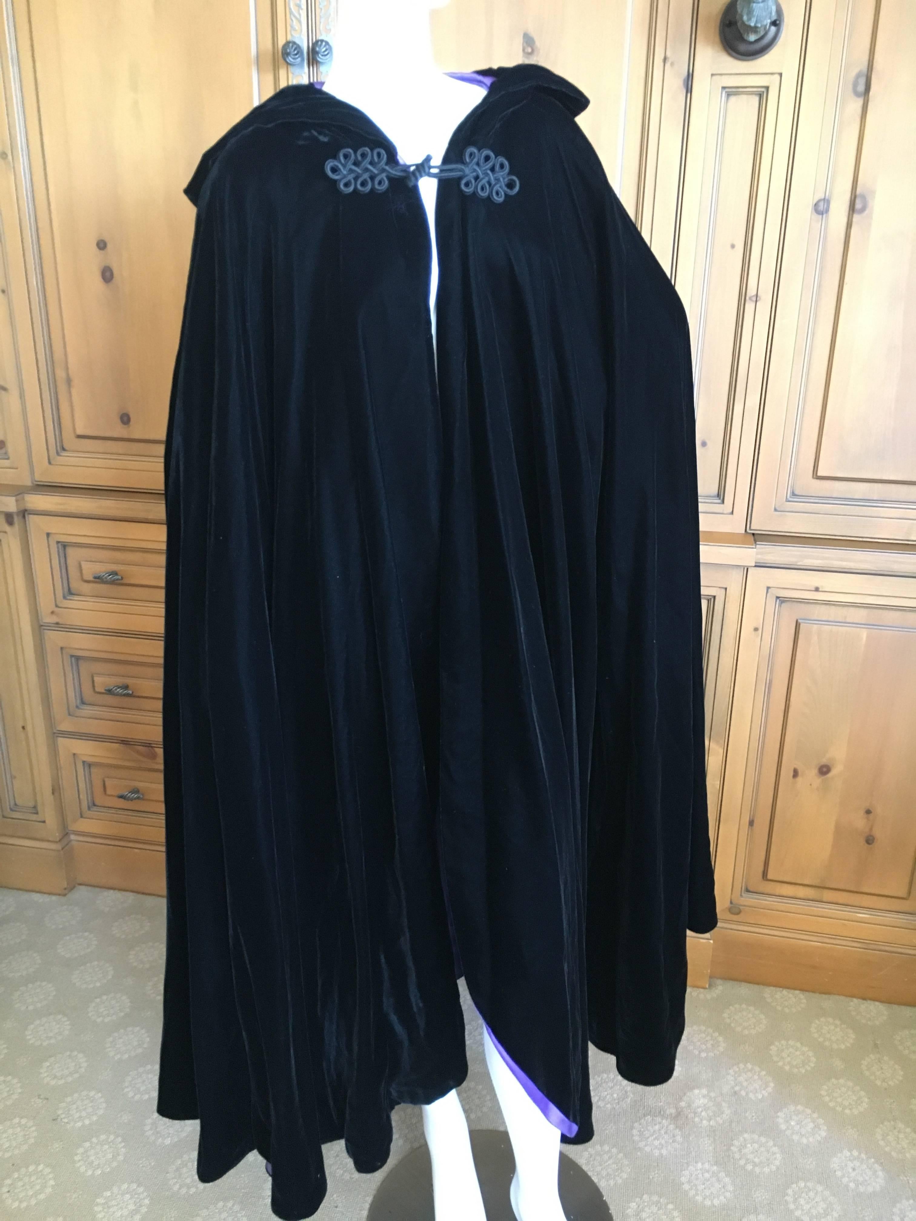 Christian Dior Vintage Black Velvet Cape with Hood and Soutache Closure.
Lined in purple satin, this is so chic.
Length 48"
Excellent condition 