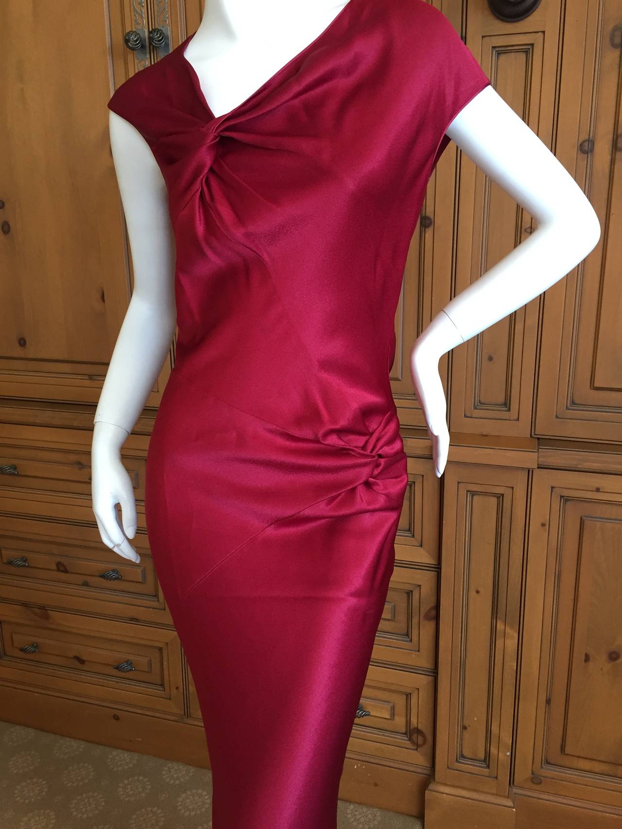 Deep burgundy red sleeveless dress with knot details from John Galliano.
Circa 1994
French size 40
Bust 40