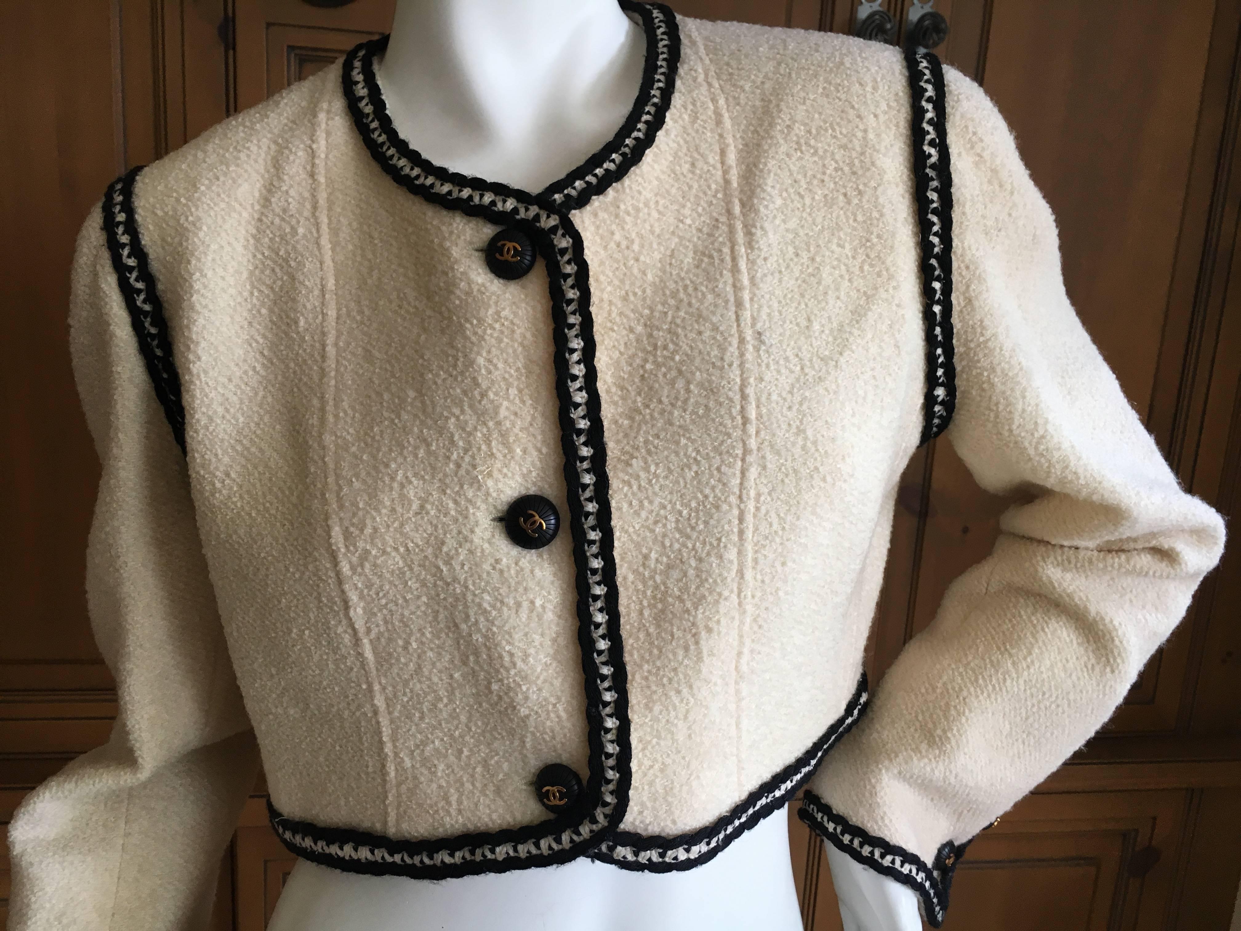 Chanel Vintage Ivory Cropped Jacket with Contrasting Trim and Nine CC Buttons In Good Condition In Cloverdale, CA