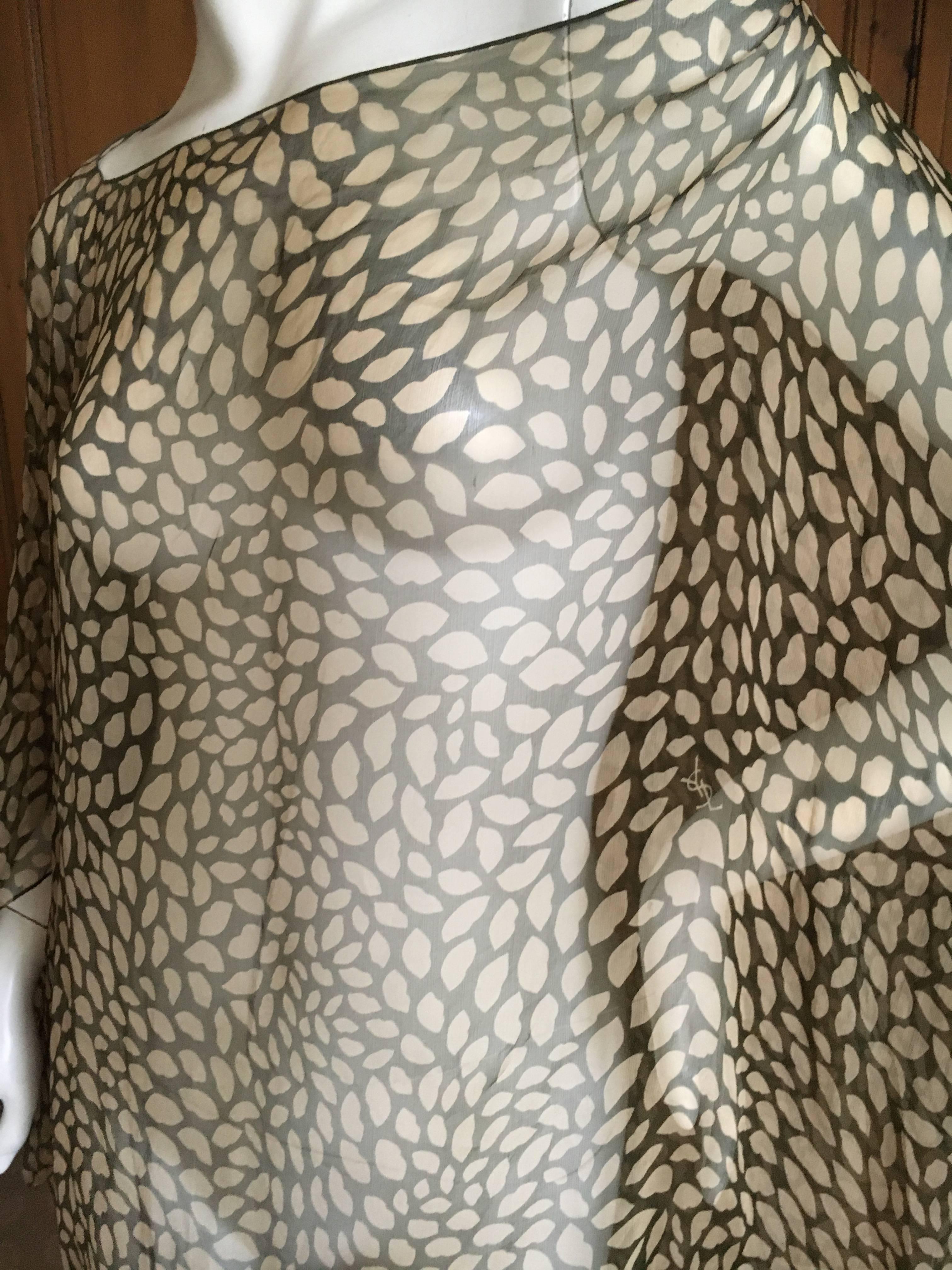 Yves Saint Laurent Sheer Silk Chiffon Lips Print Poncho In Excellent Condition For Sale In Cloverdale, CA