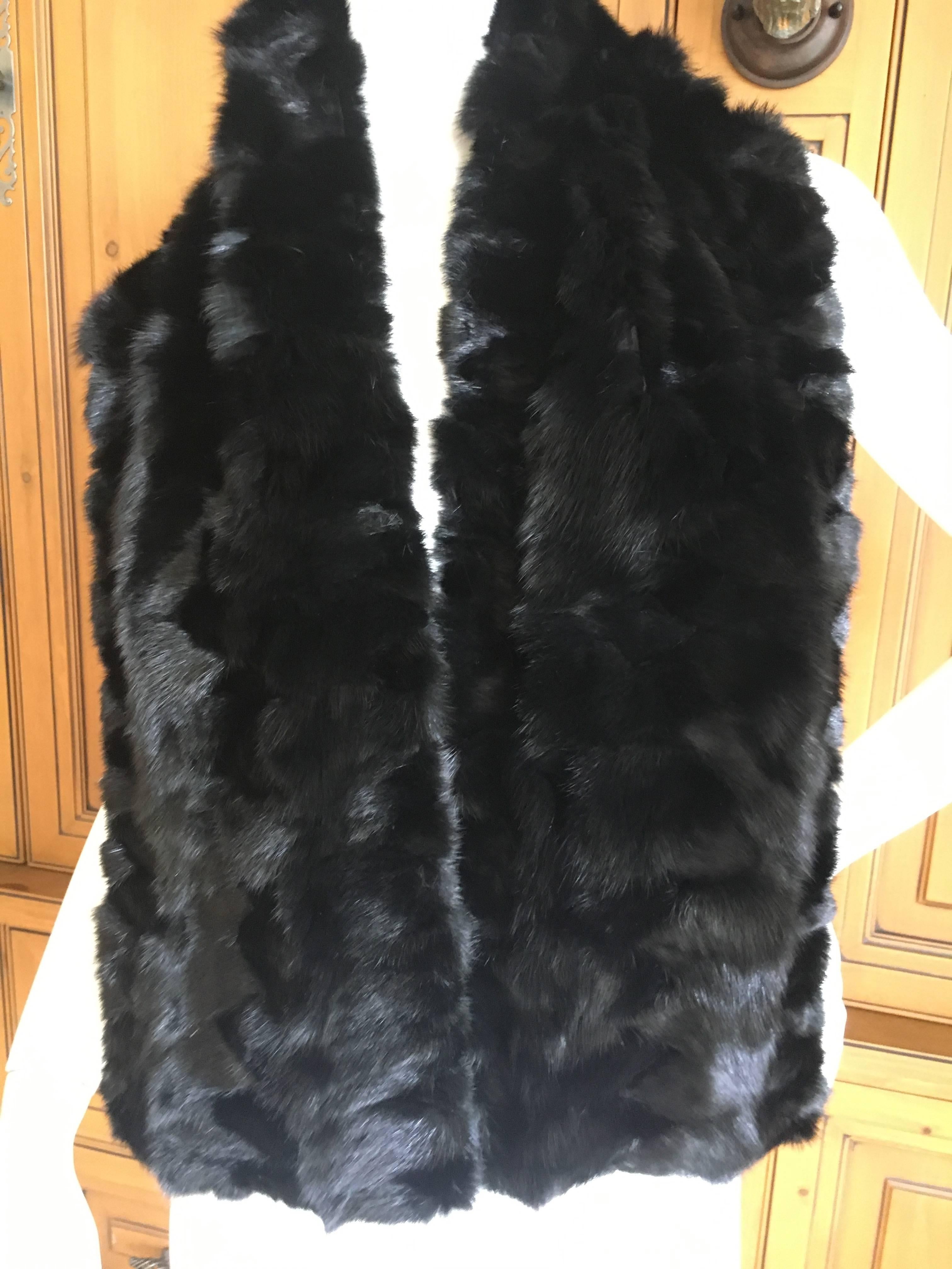 Luxurious Loro Piana Russian sable scarf.

Lined in pure black cashmere, this is as soft as can be.

Black Russian Sable (Zebellina)

52" x  9"

Belt not included , used for styling only.