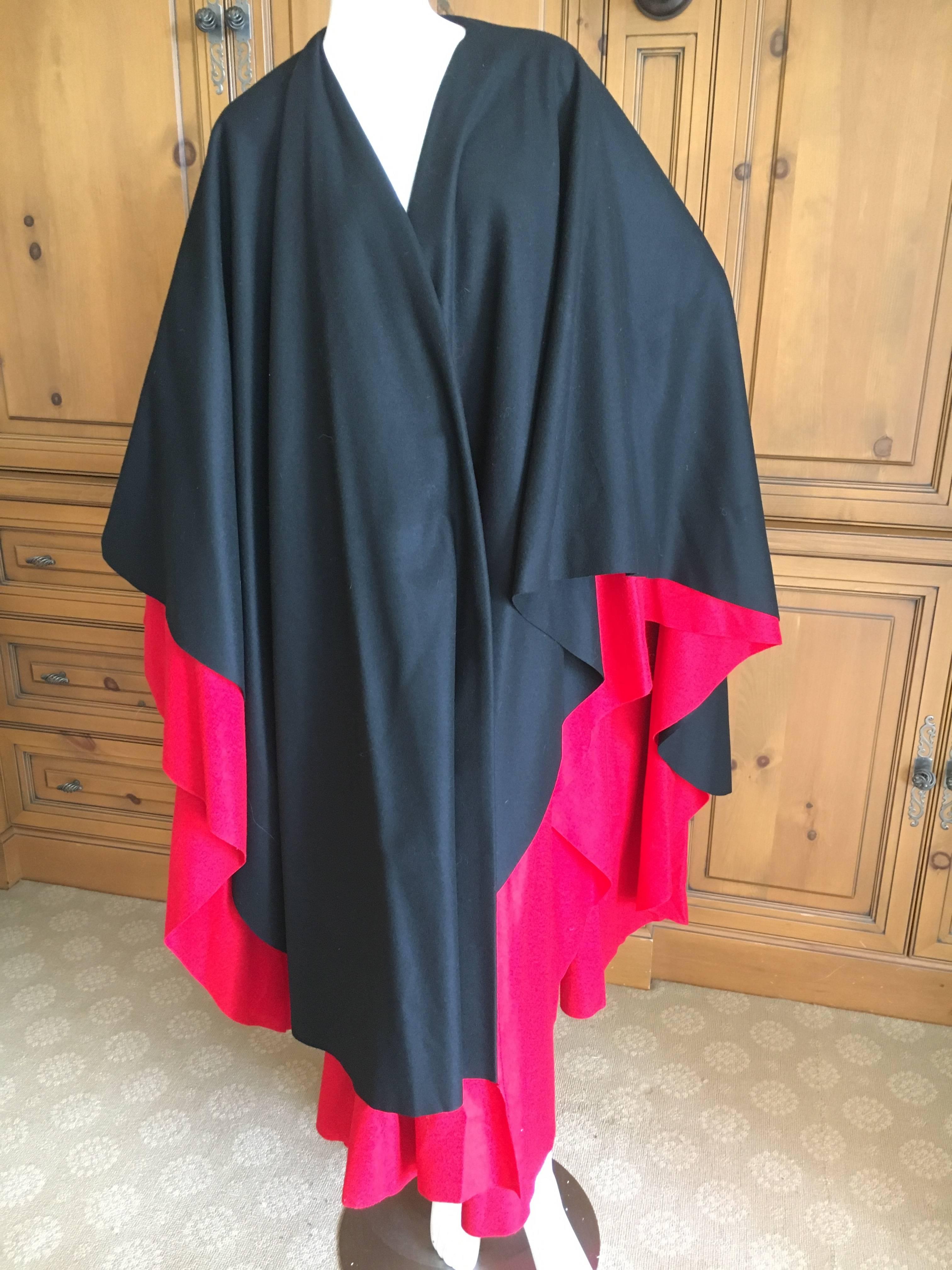 Moschino Couture 1980's Double Layer Black and Red Cape In Excellent Condition For Sale In Cloverdale, CA