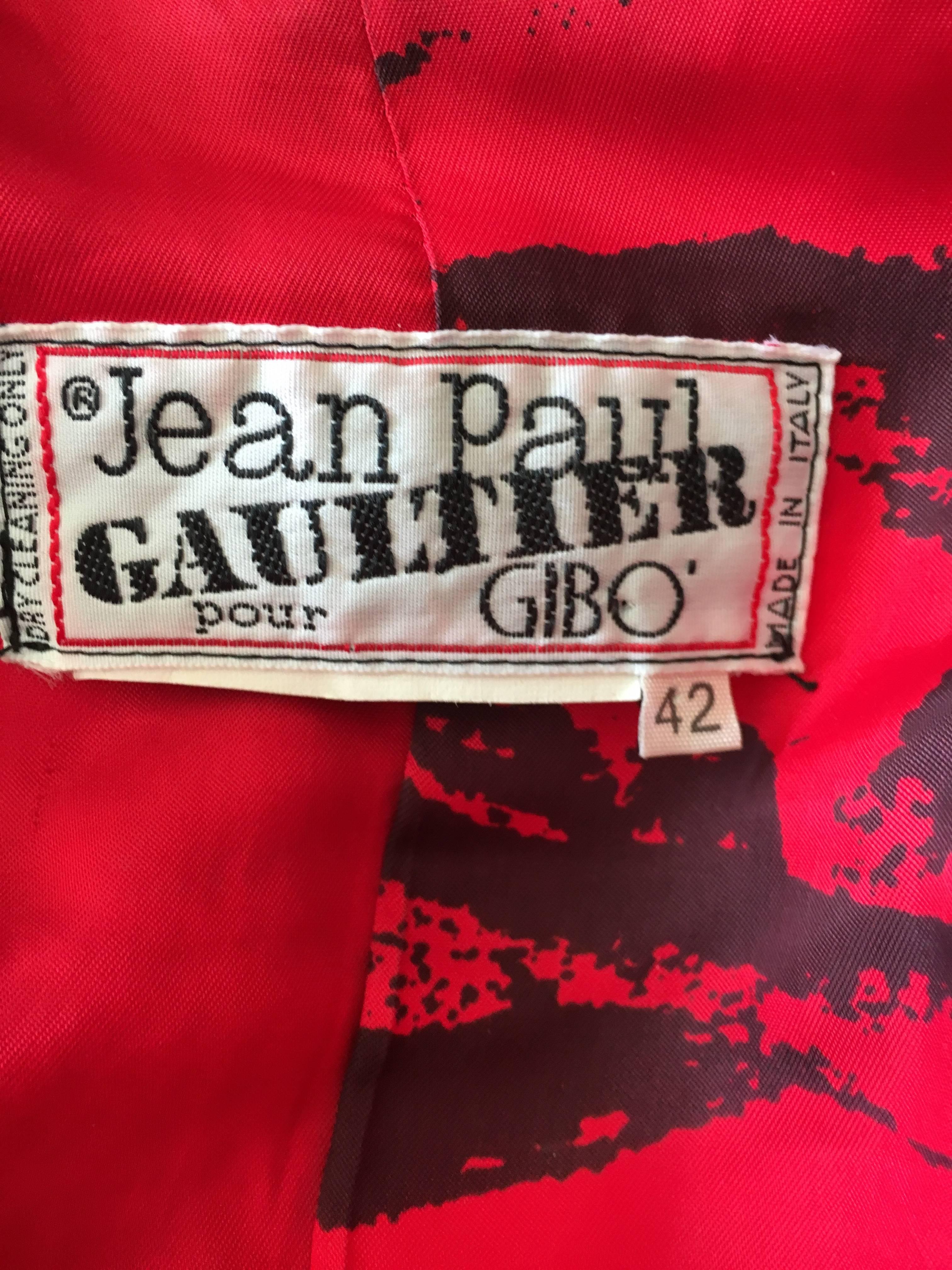 Known for his witty takes on classics, Jean Paul Gaultier takes on tartan, with a bold red tartan skirt suit.
This is an early Gaultier, with bone print lining.
Size 42
Bust 40
Waist 28"
Hips 38"
Skirt length 18"
Jacket length