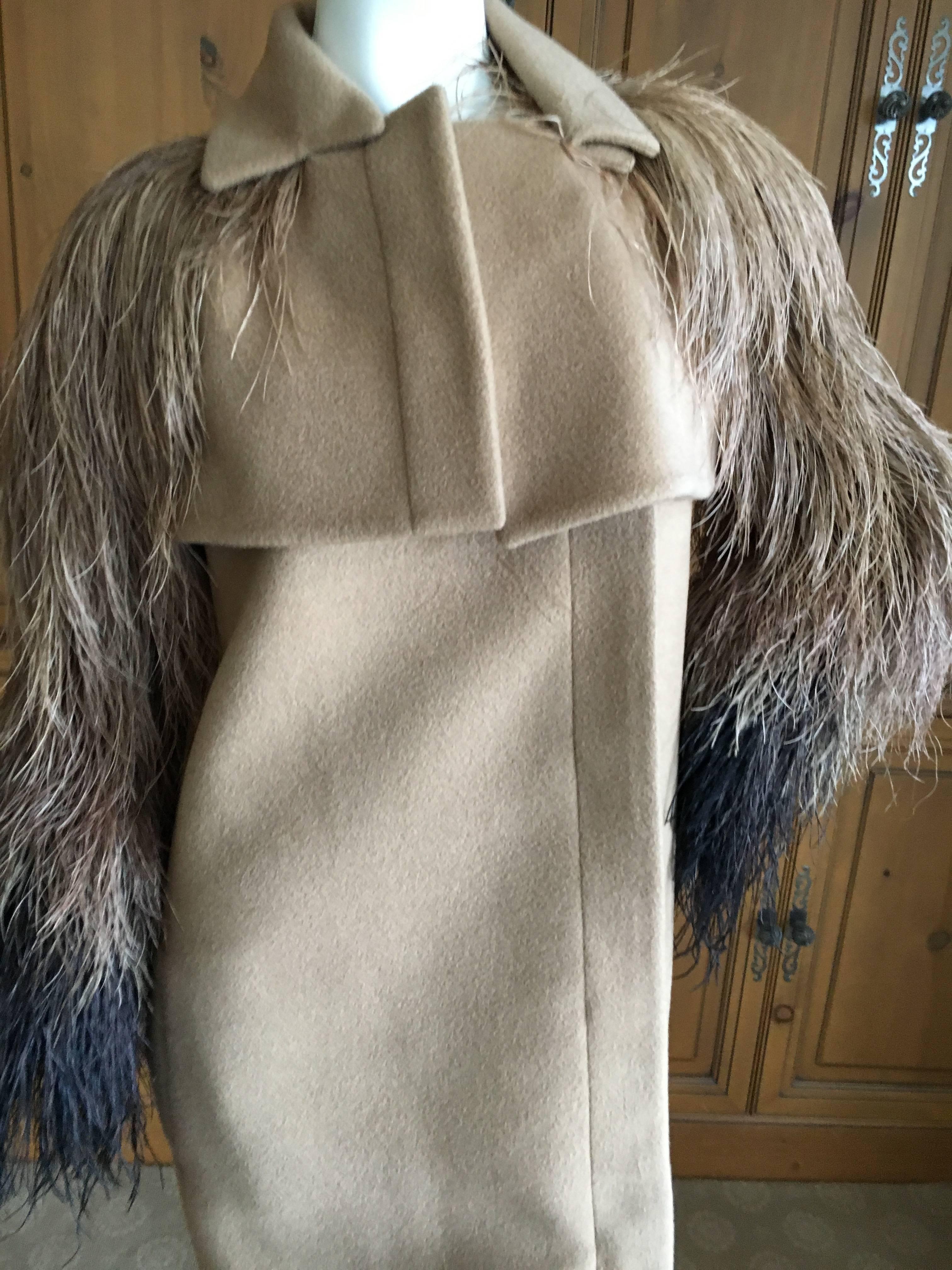 Gucci Luxurious Cashmere Coat with Ombre Feather Sleeves Size 38 In Excellent Condition For Sale In Cloverdale, CA