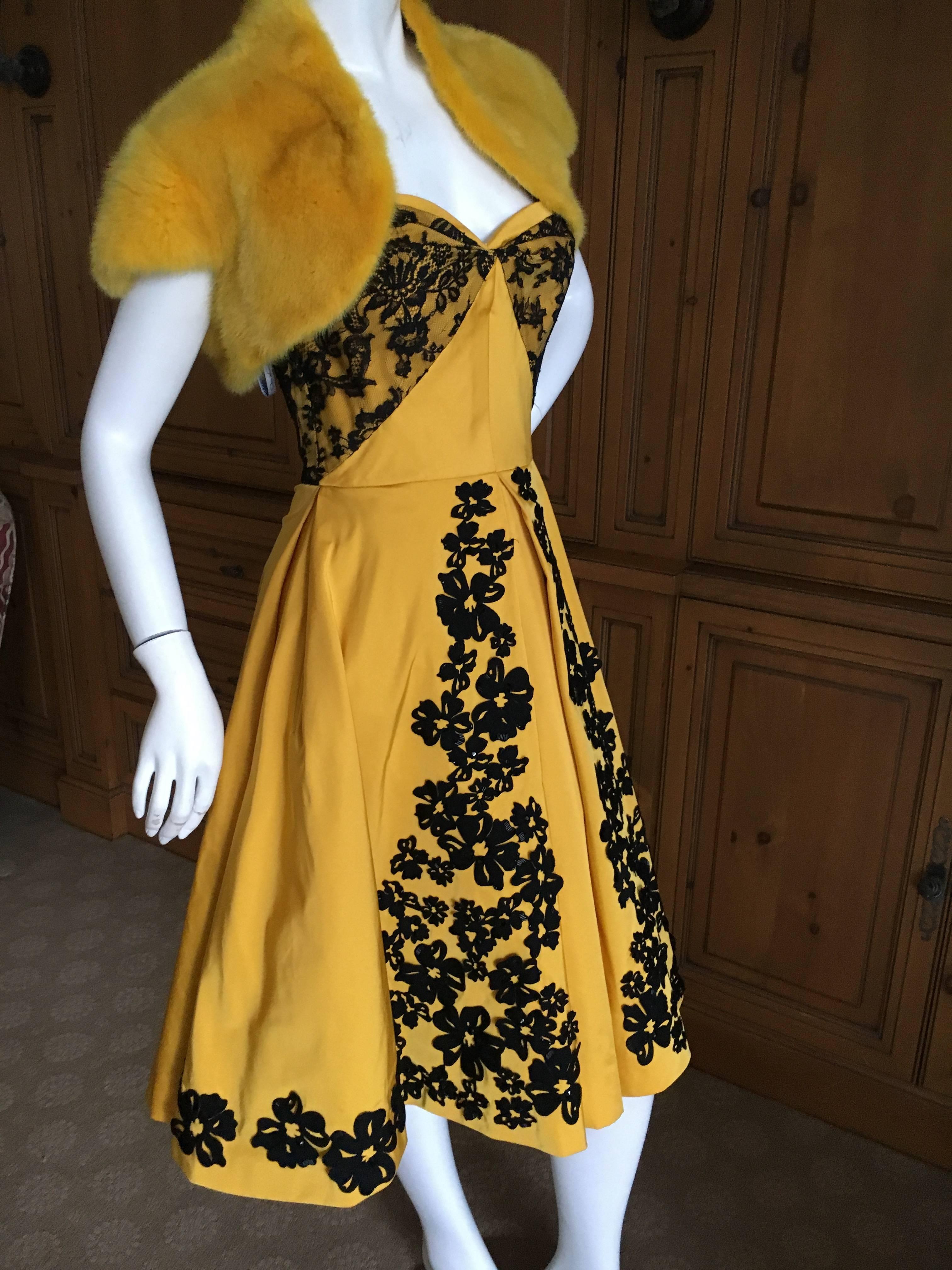 Women's Oscar de la Renta Marigold Floral Strapless Evening Dress with Mink Shrug For Sale