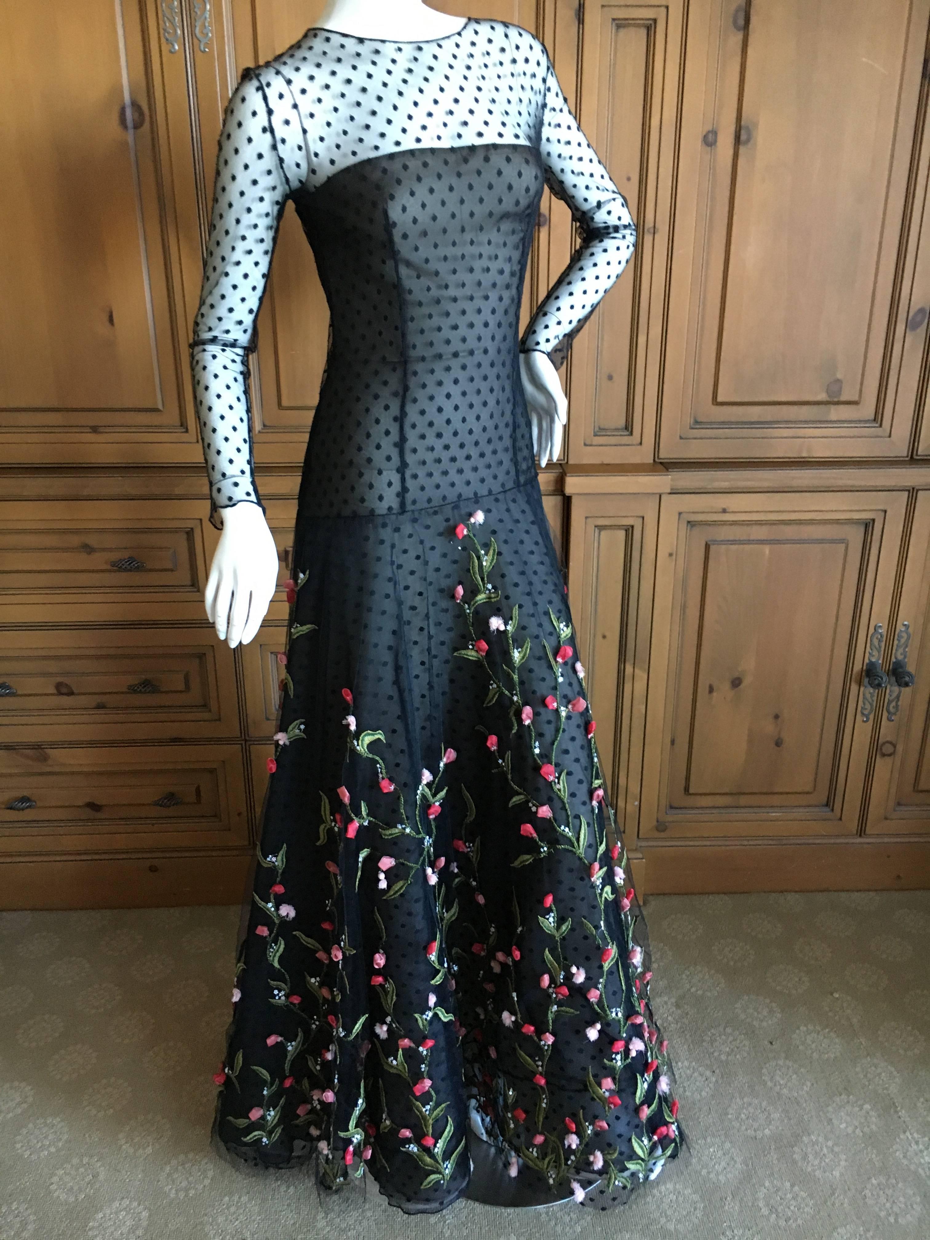 Oscar de la Renta Romantic Rose Floral Embellished Sheer Lace Evening Dress.
This is such a pretty dress, the photos don't do it justice .
Bust 34"
Waist 24"
Hips 42"
Length 59"