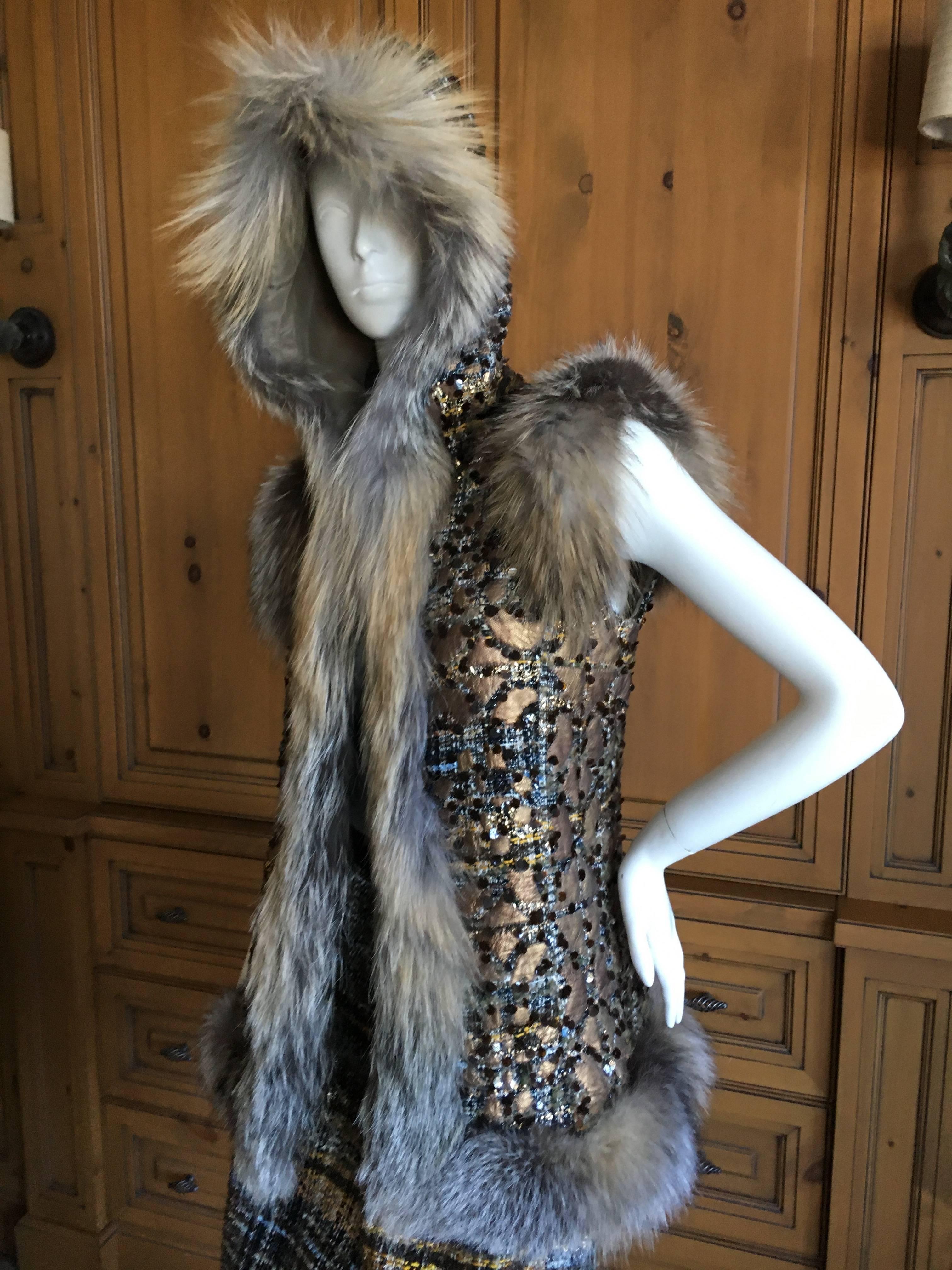 Oscar de la Renta Fox Fur Trim Embellished Vest with Hood In Excellent Condition For Sale In Cloverdale, CA