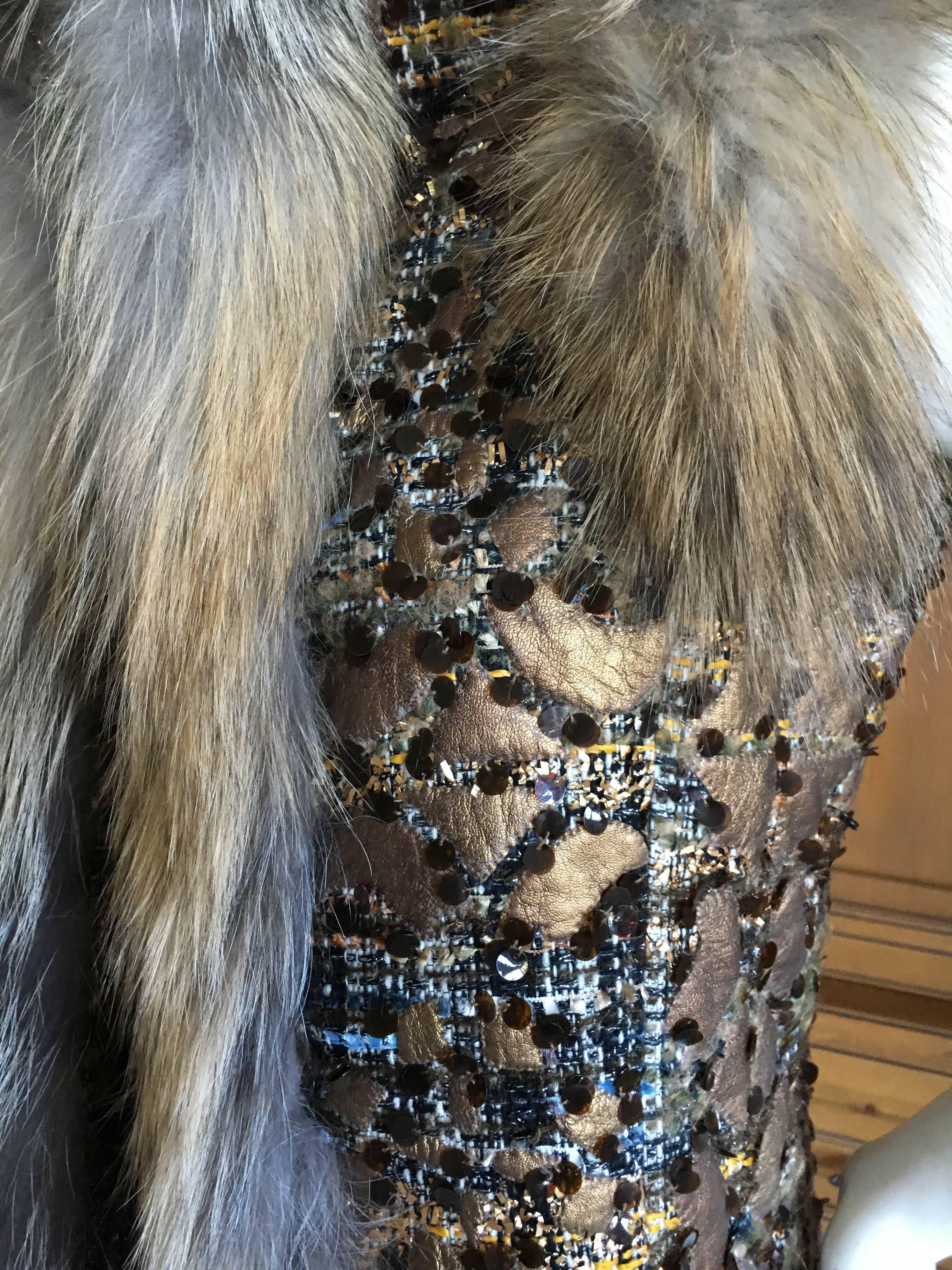 Oscar de la Renta Fox Fur Trim Embellished Vest with Hood For Sale 3