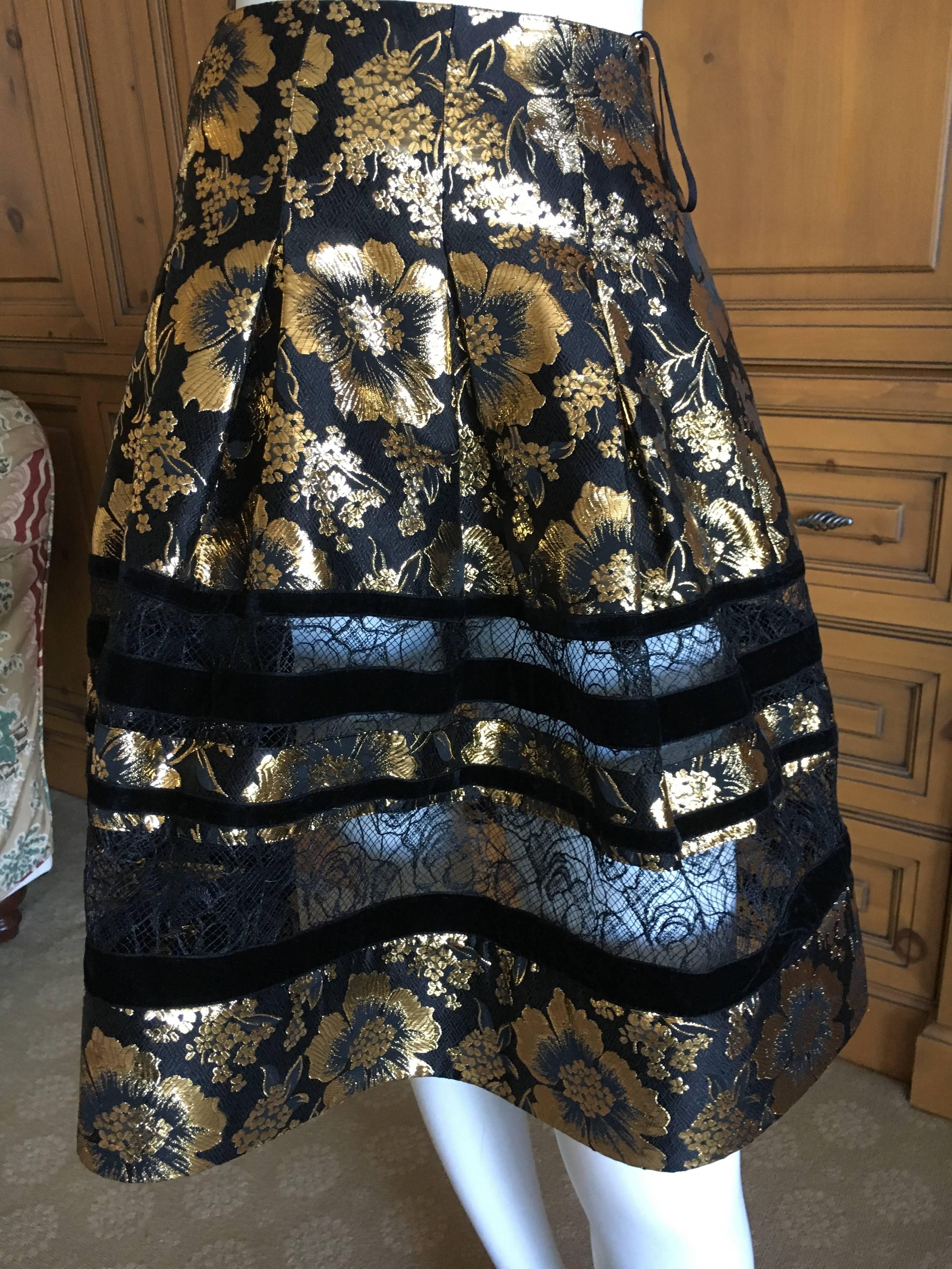 Oscar de la Renta Gold and Black Floral Jacquard Skirt Suit.
Size 0 Skirt
Waist 25"
Hips 44"
Lenngth 22"
Jacket size 2
Bust 34"
Waist 26"
Length 23'
Excellent condition