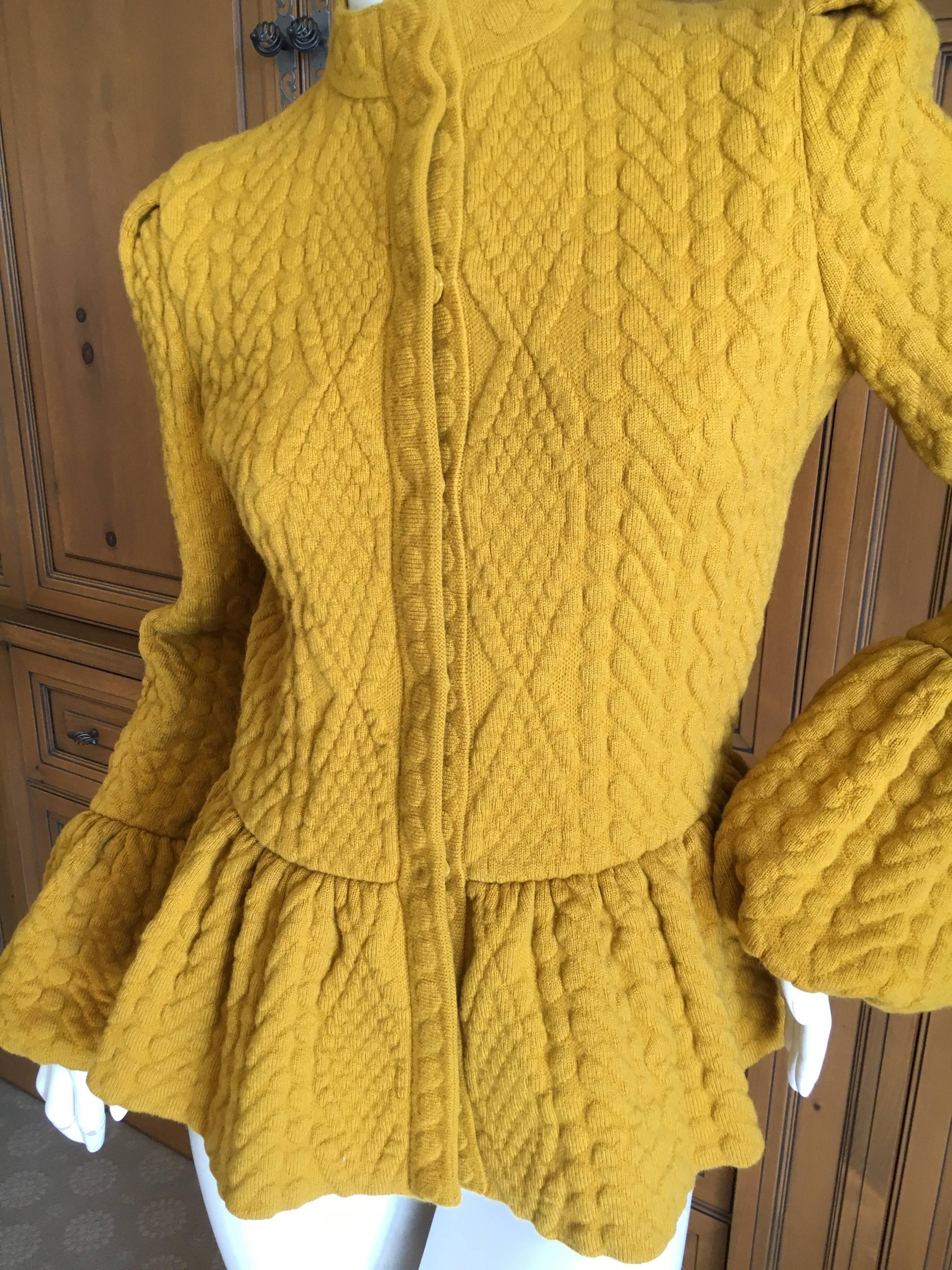 Alexander McQueen Mustard Color Bell Sleeve Cable Knit Sweater Jacket.
Size 38
Bust 38'
Waist 30"
Length 25"
Excellent conditon