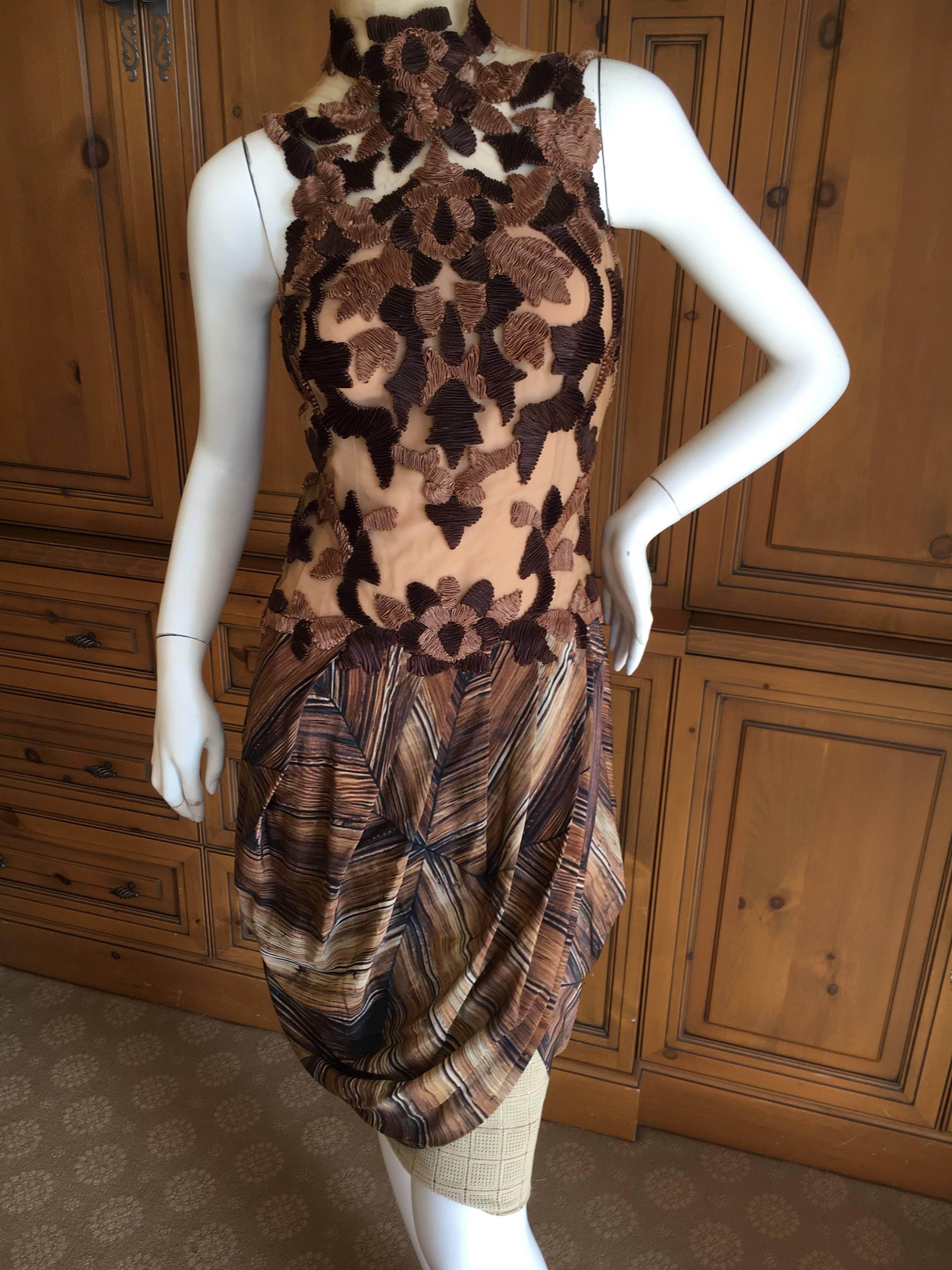 Rodarte Sleeveless Wood Grain Dress with Applique Top Spring 2011.
Size label no longer on, I would estimate it size 0-2
Bust 34"
Waist 25"
Hips 38"
Length 39"
Excellent conditon