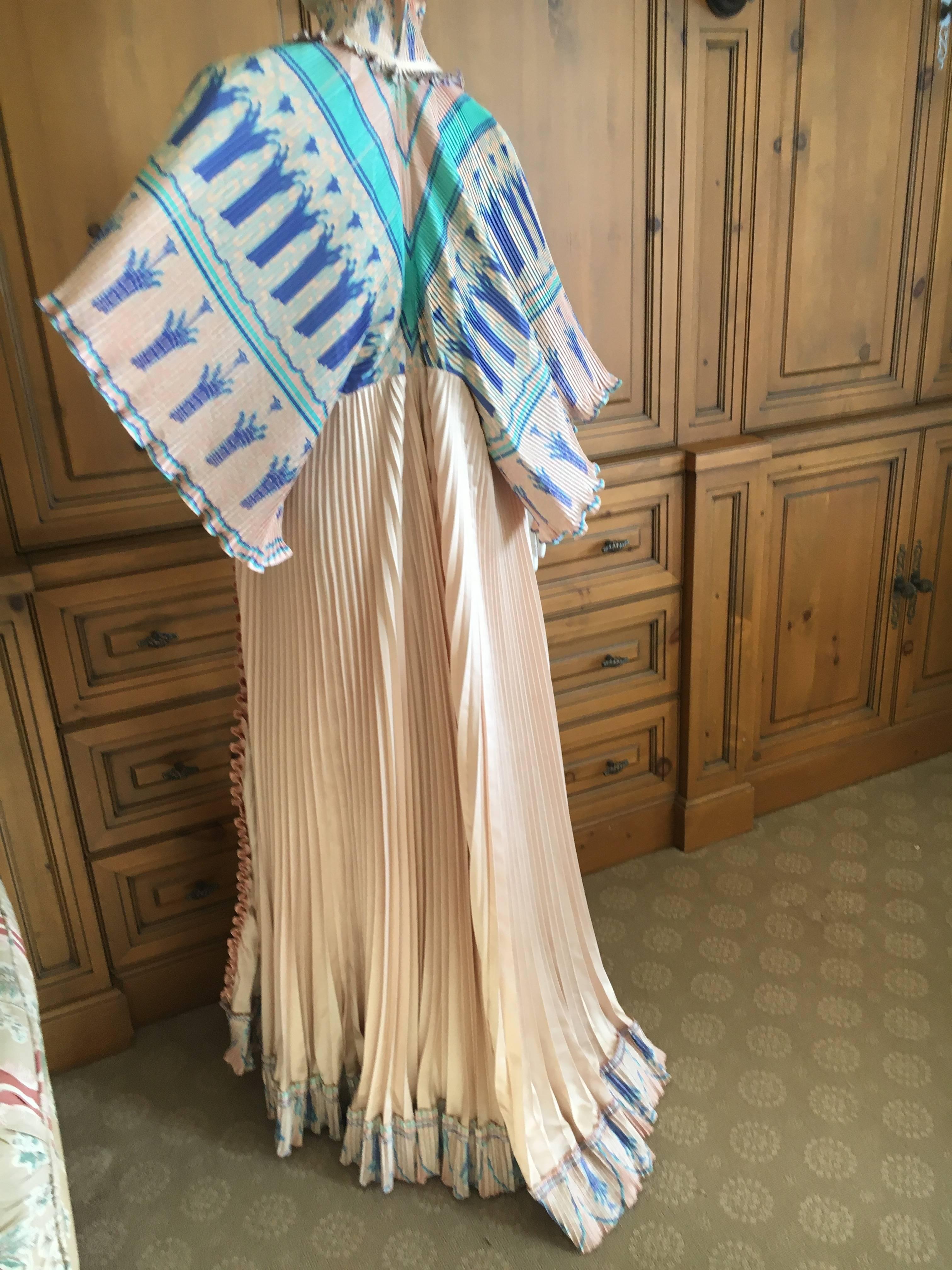 Zandra Rhodes Superb 1970's Wingback Plisse Pleated Lettuce Trim Coat and Dress In Excellent Condition For Sale In Cloverdale, CA