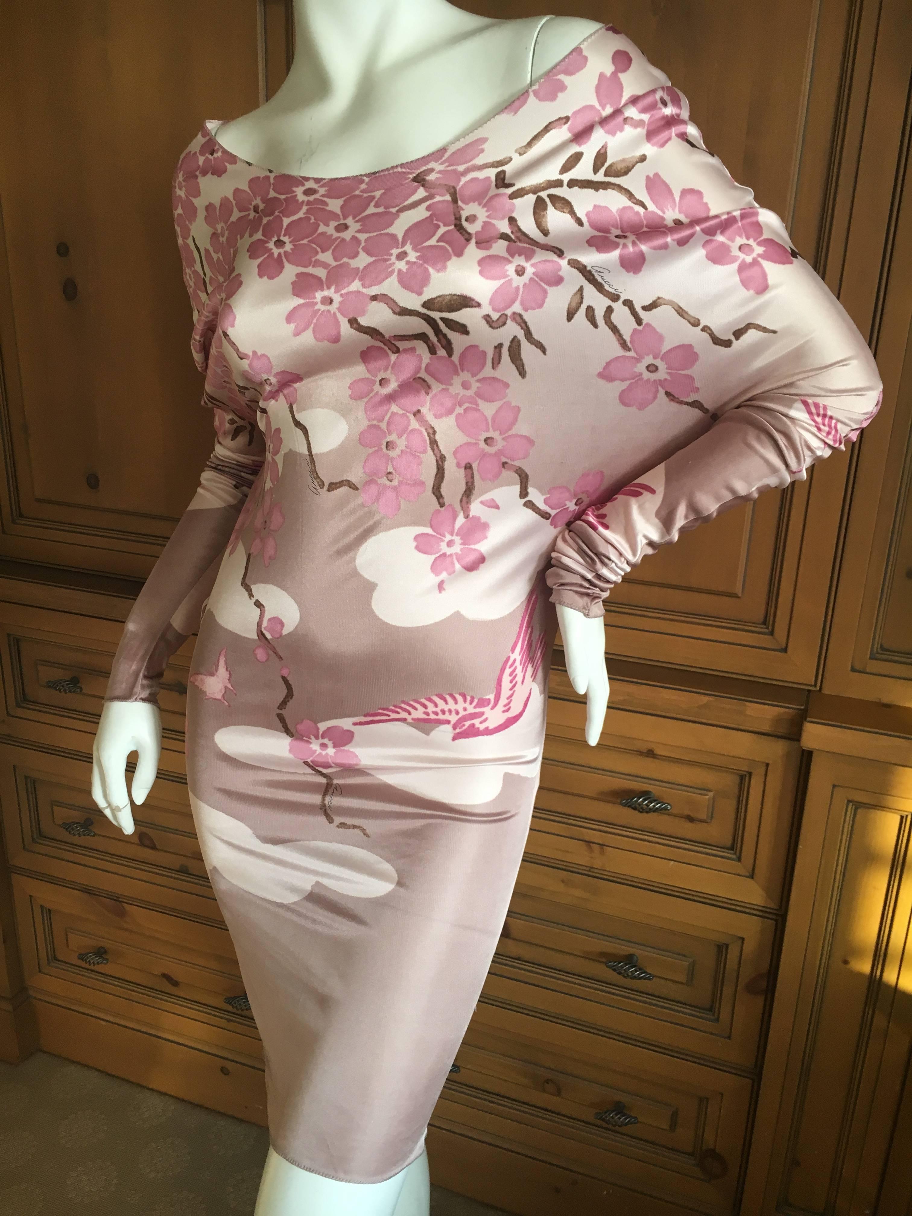 Gucci 2003 Tom Ford Japonaise Dogwood Blossom Long Sleeve Mini Dress.
Size M
BUst 38"
Waist 34"
Hips 42"
Length 46"
Slight snags