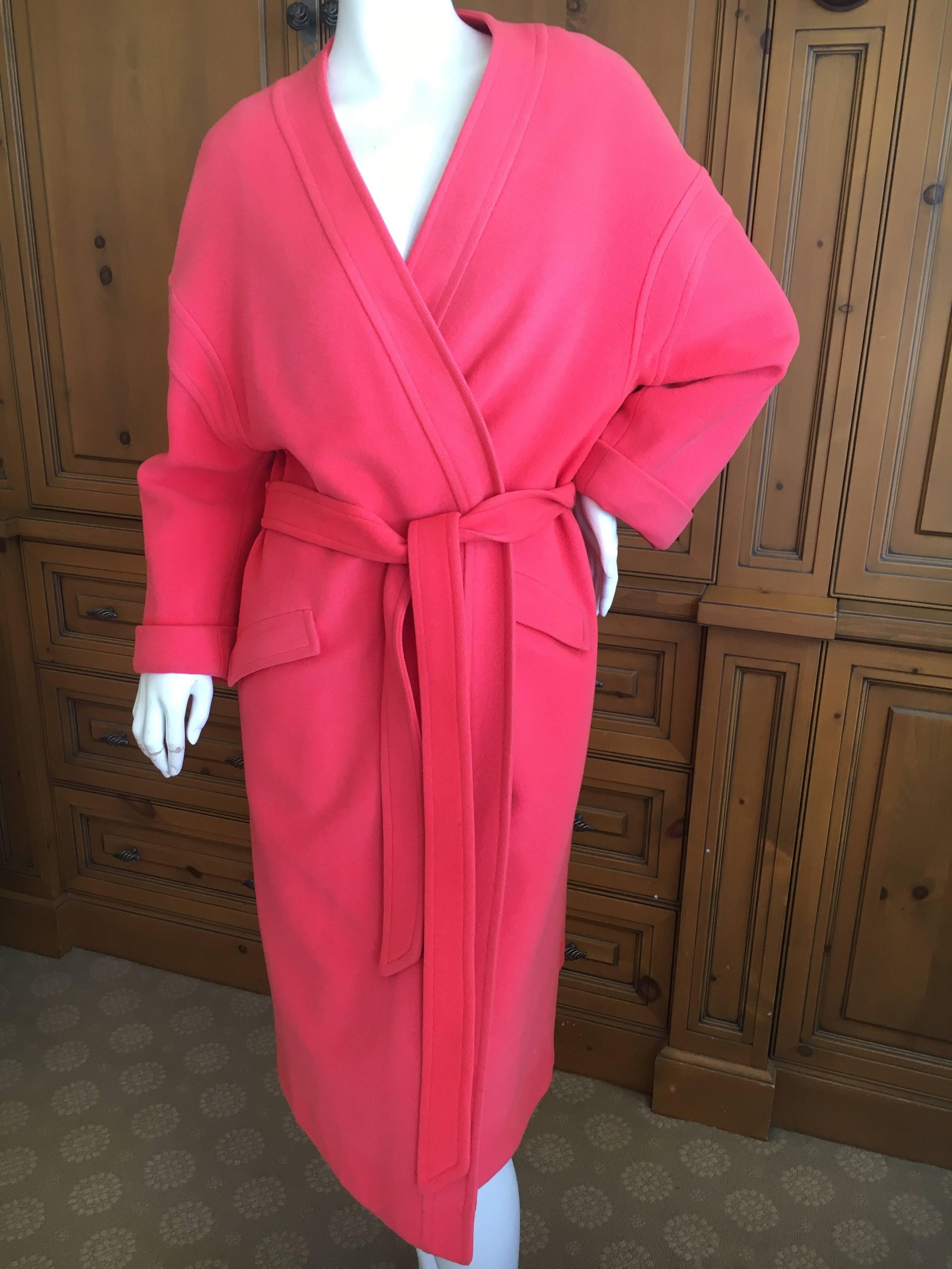Elizabeth Arden 1960's Tangerine Pure Cashmere Belted Wrap Coat.
This is very sweet , a rich salmon pink, with belt.
Bust 46"
Waist 46"
Length 44"
Excellent conditon