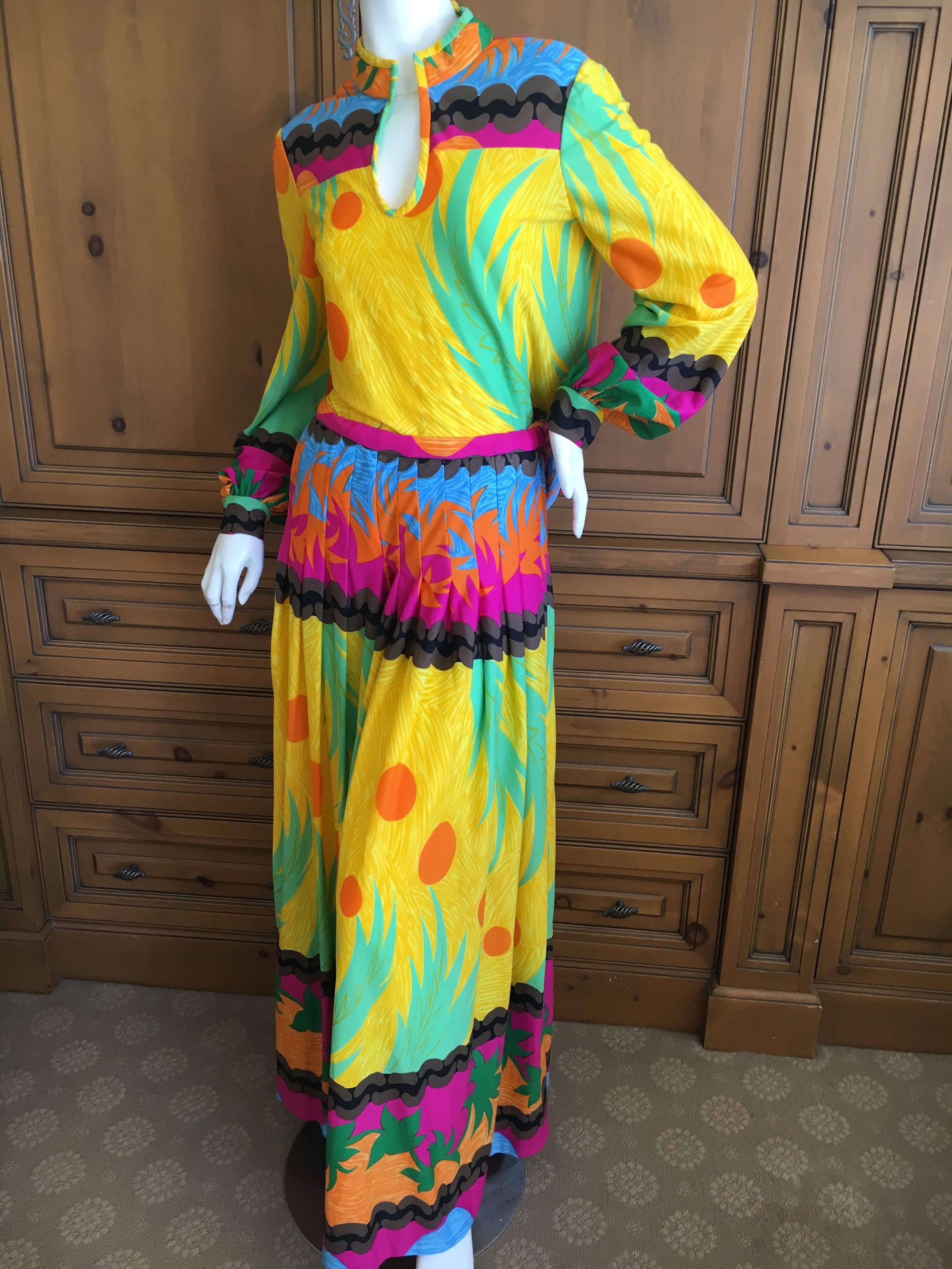 Wonderful hostess ensemble in brilliant colors by Rizkallah for Malcolm Starr featuring a long sleeve top and very voluminous pallazzo plants.
Bust 36