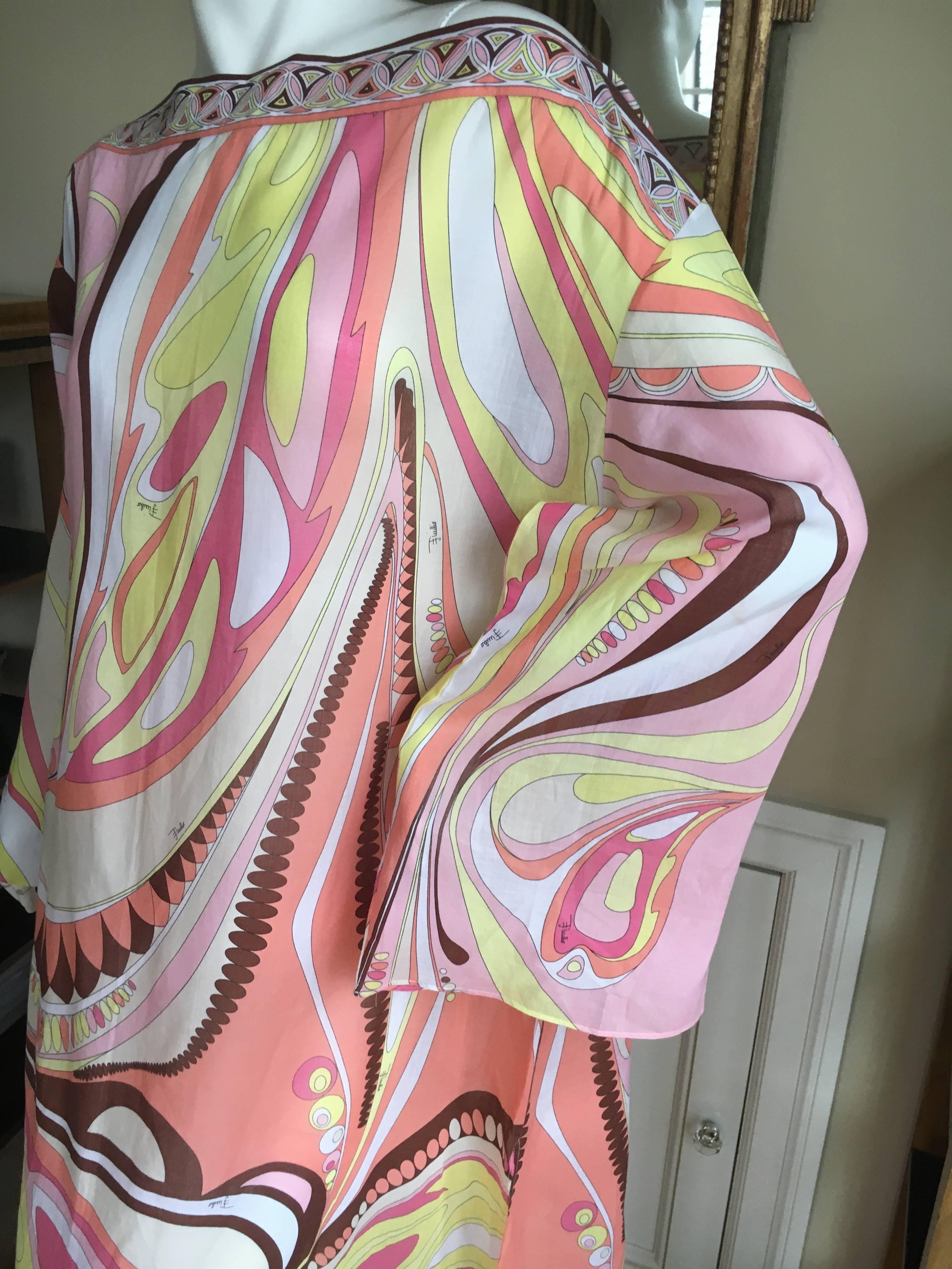 Wonderful sheer cotton Caftan , beach cover up from Emilio Pucci.
Featuring a bateau neckline and tow high side slits, this is perfect for pool or beach.
Large
Bust 46"
Waist 48"
Length 61"
New without tags