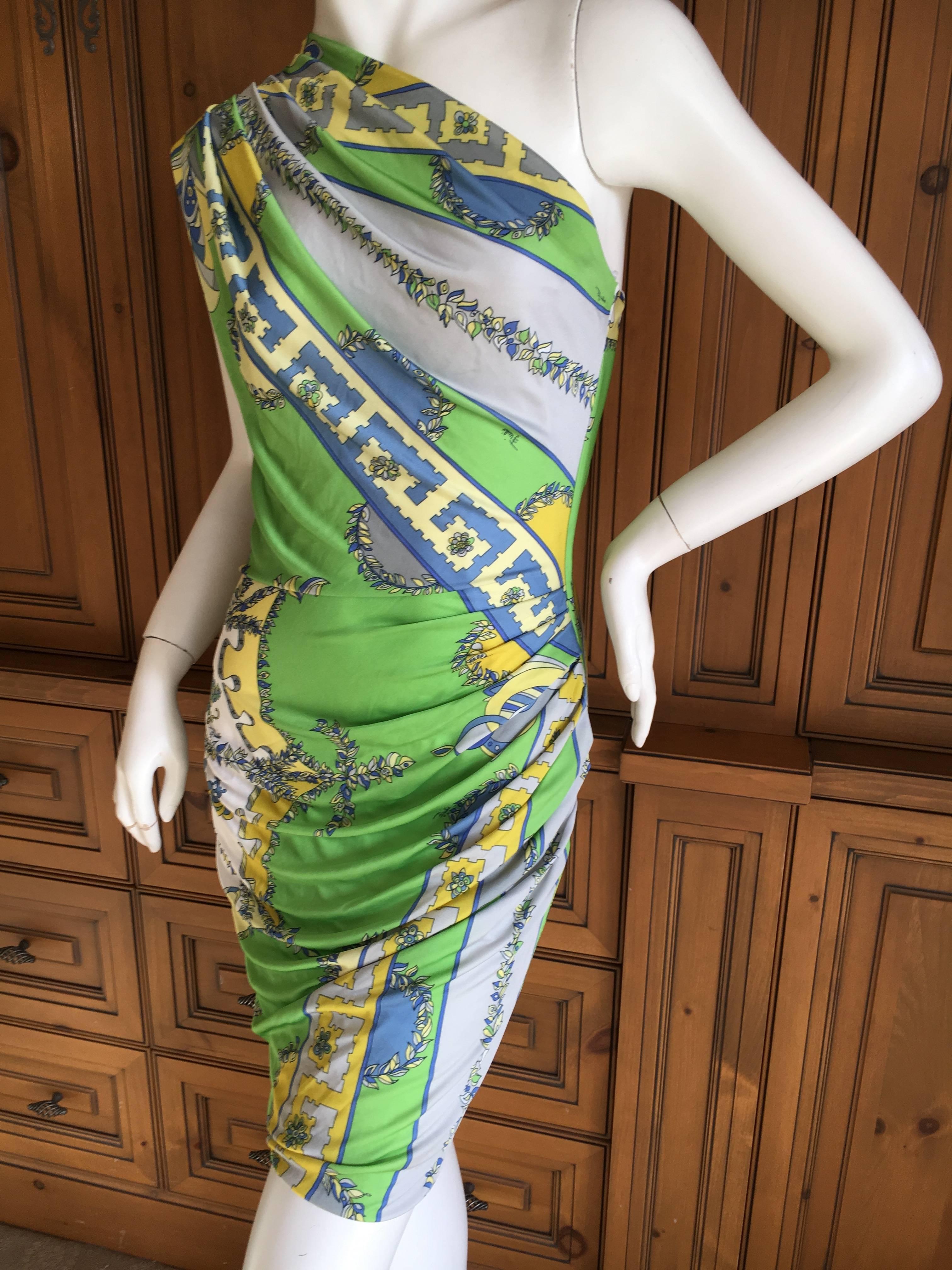 Emilio Pucci Chic One Shoulder Mini Dress.
This is so sweet.
100% Viscose, feels like silk.
Size 36
Bust 38"
Waist 28"
Hips 40"
Length 34"
Excellent condition