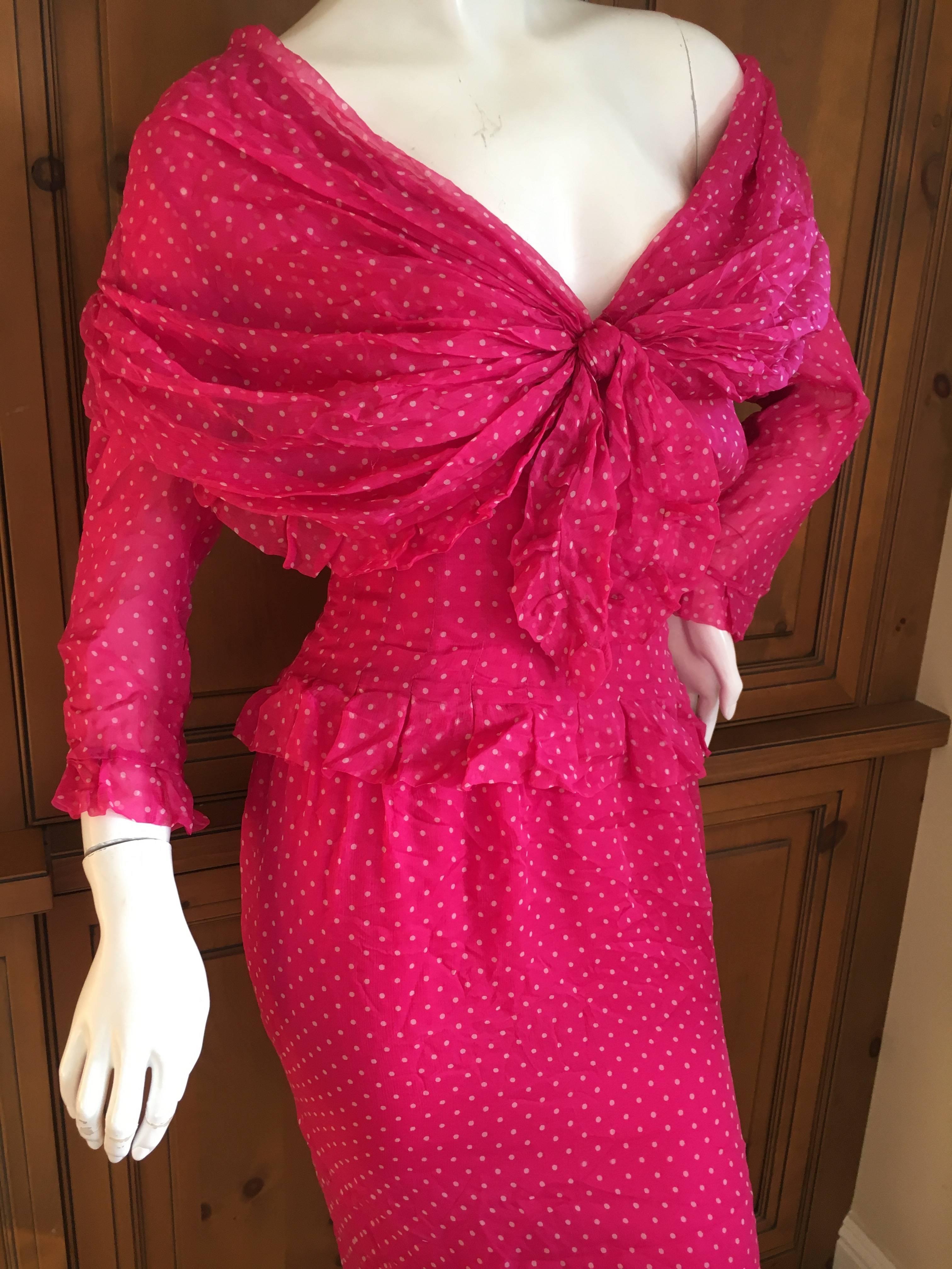 Flirty silk chiffon day dress from Marc Bohan for Christian Dior Haute Couture.
This is so sweet , flirty and feminine .
Designed by Marc Bohan for Christian Dior, Ete 1988.

Bust 40"
Waist 27
Hips 40"
Length 42"
There is some seam