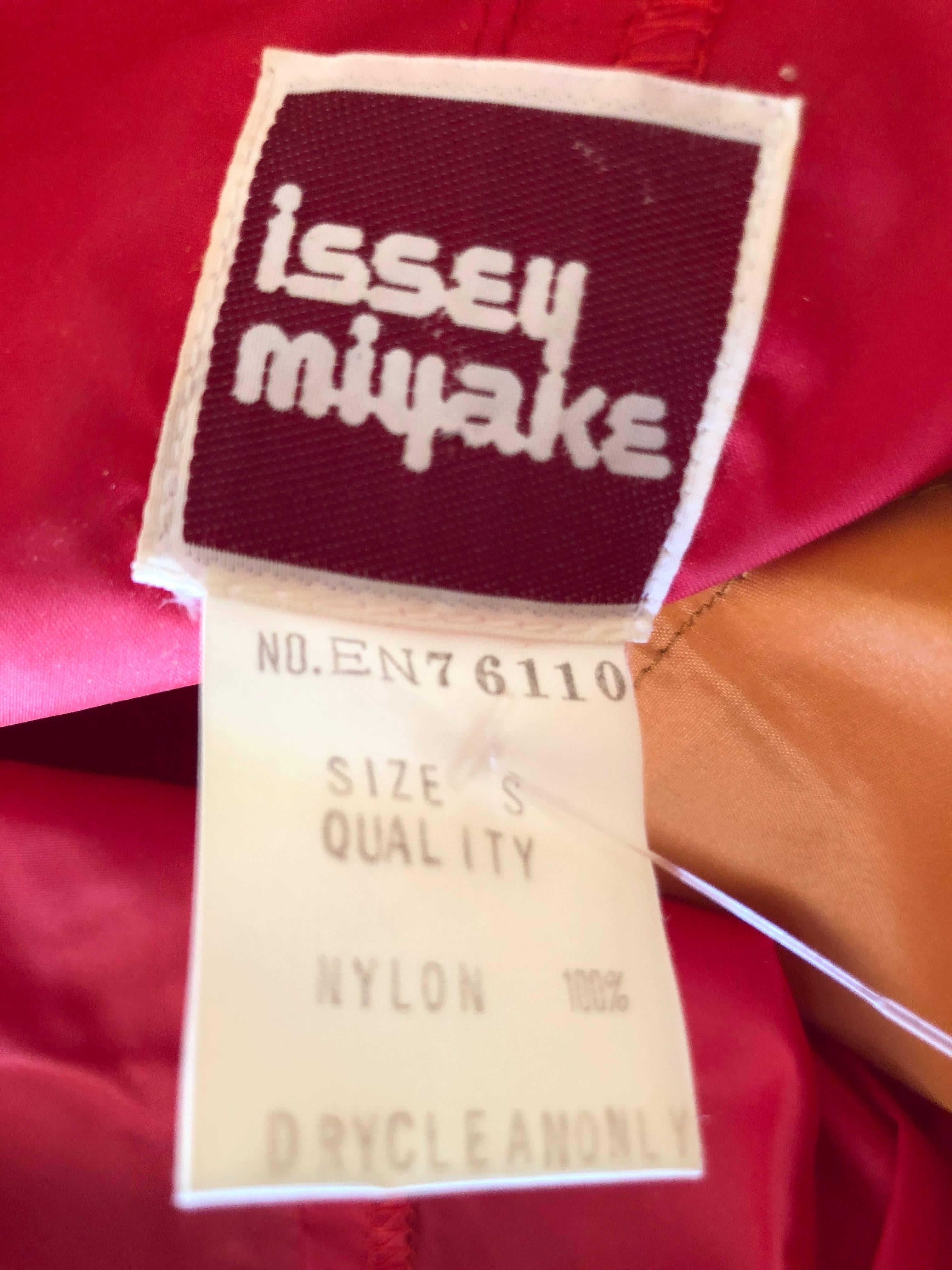 Issey Miyake 1970's Jumpsuit with Matching Trench Coat.
This is a very rare example of Issey's early work in the 1970's which includes a jumpsuit and matching trench coat.
Made of nylon , it is in excellent condition.
Marked size S it runs