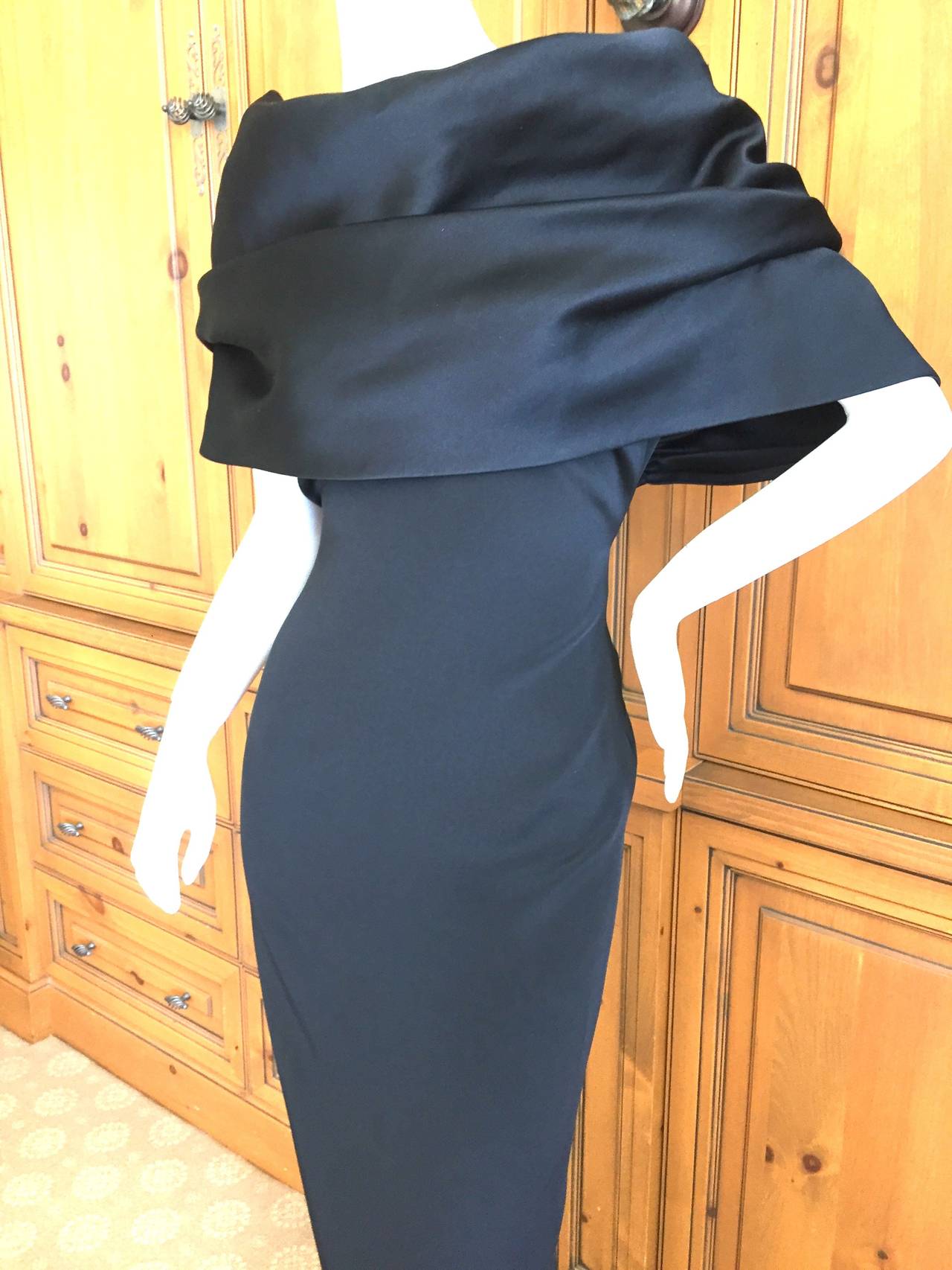 Bill Blass Lovely 70's Black Sleeveless Dress with Attached Capelet / Stole In Excellent Condition In Cloverdale, CA