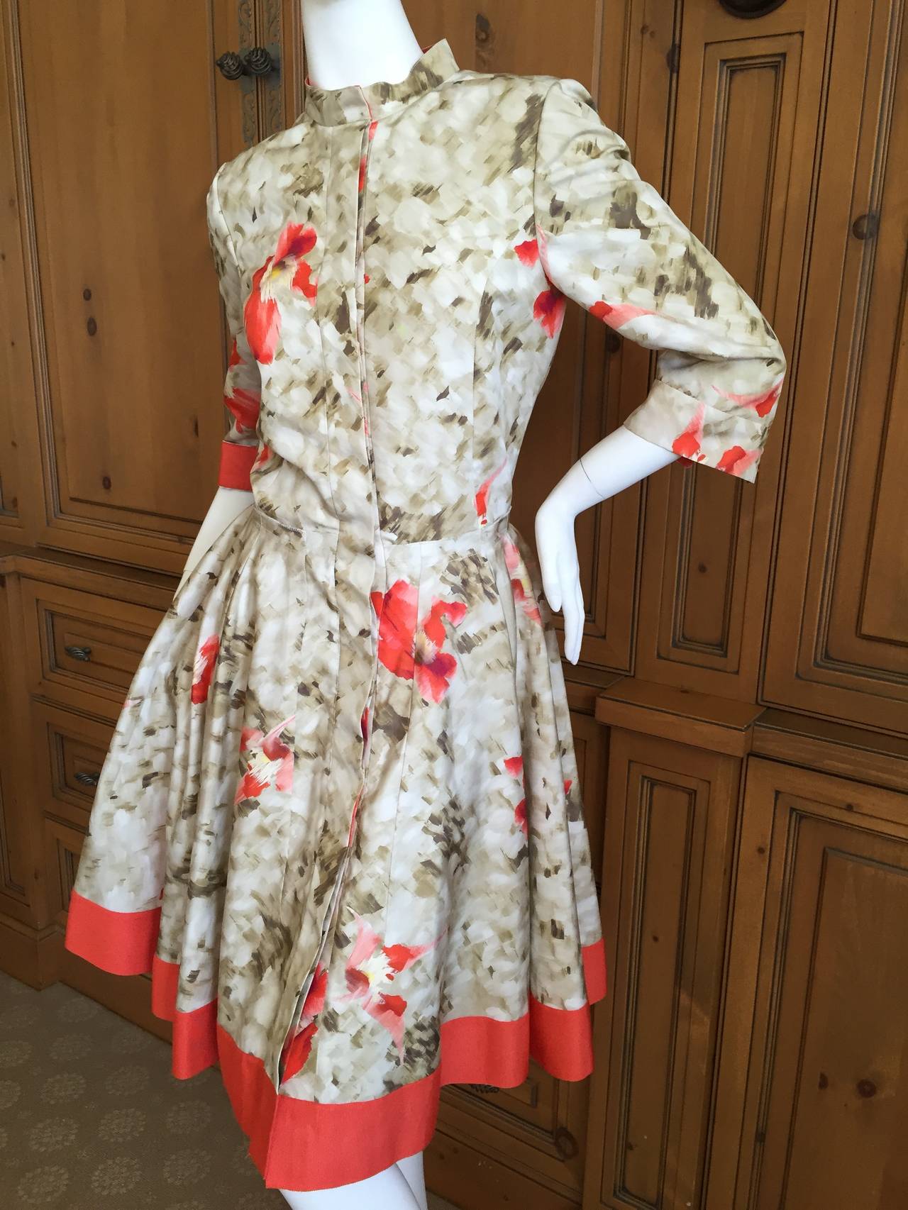 Oscar de la Renta Delightful Vintage Silk Floral Dress
This is really pretty, so ladylike. 
Size 6
Bust 35