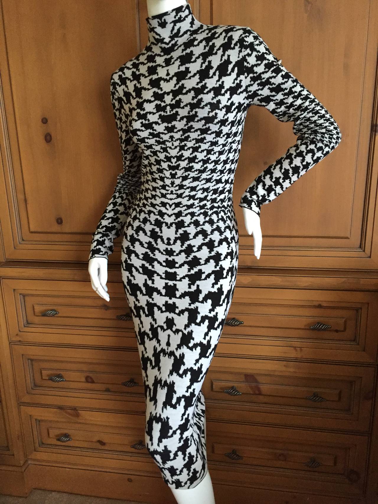 Delightful exaggerated houndstooth print jersey dress from Alexander McQueen , Fall 2009.
Wool jersey feels like cashmere.
Zipper along shoulder.
Size Small
There is a lot of stretch in this fabric.
Bust 36