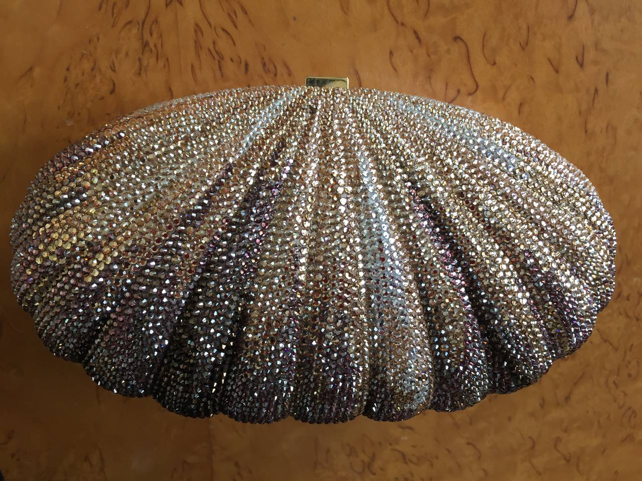 Judith Leiber Ombre Shell Minaudier New in Box In New Condition In Cloverdale, CA