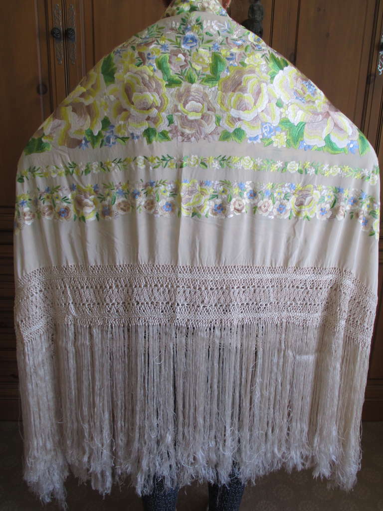 Antique Embroidered White and Pearlescent Pastel Spanish Piano Shawl In Excellent Condition In Cloverdale, CA
