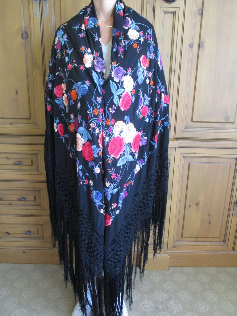 Vintage Spanish Black and Colorful Floral Wrap with Macramé Edge 100 % Handmade

*Colors vary from Fuchsia, Pale Pink, Purple, Orange and Blue

Measurements:
62