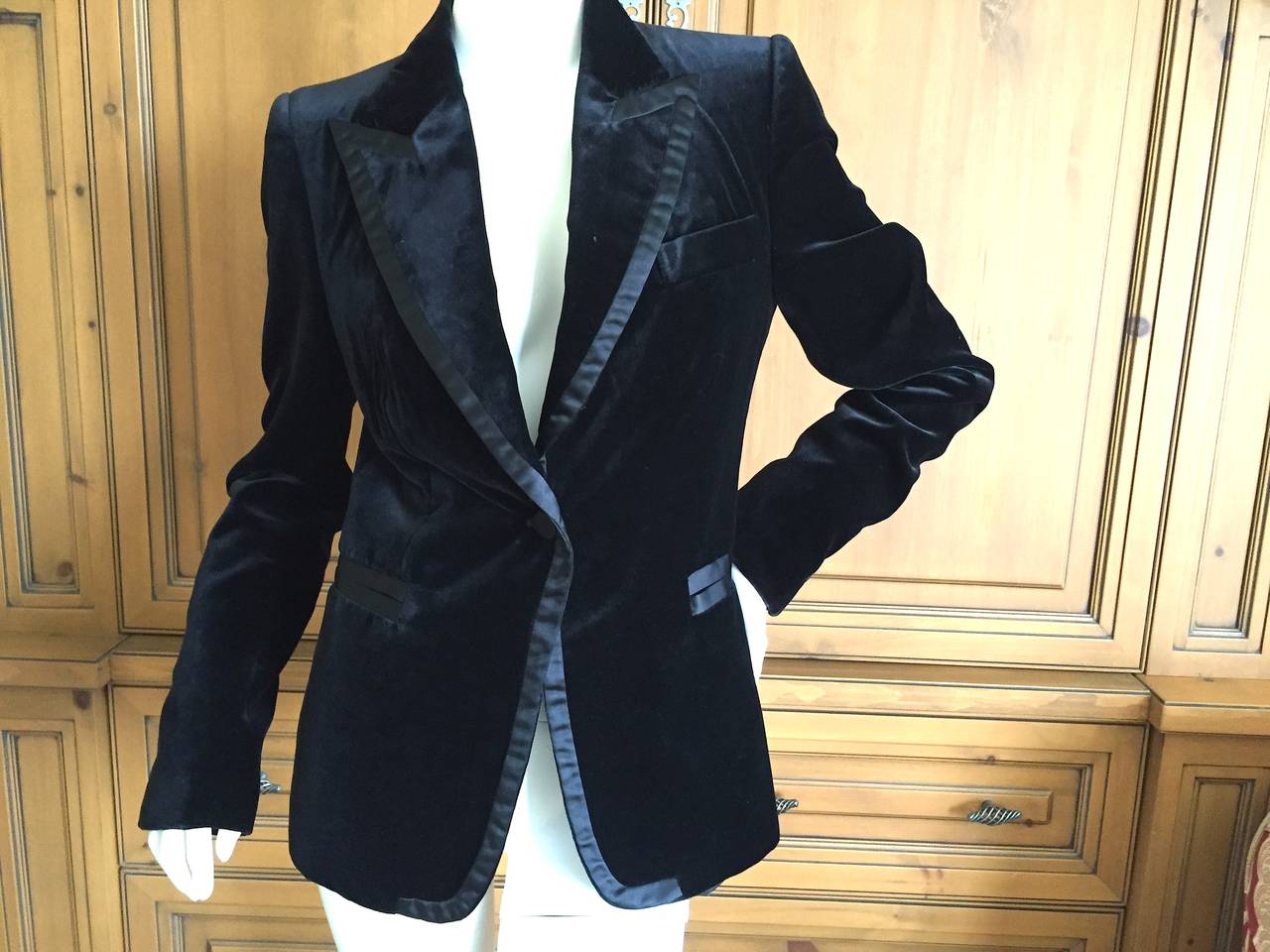 Gucci by Tom Ford 1996 Black Velvet Tuxedo Jacket In Excellent Condition In Cloverdale, CA