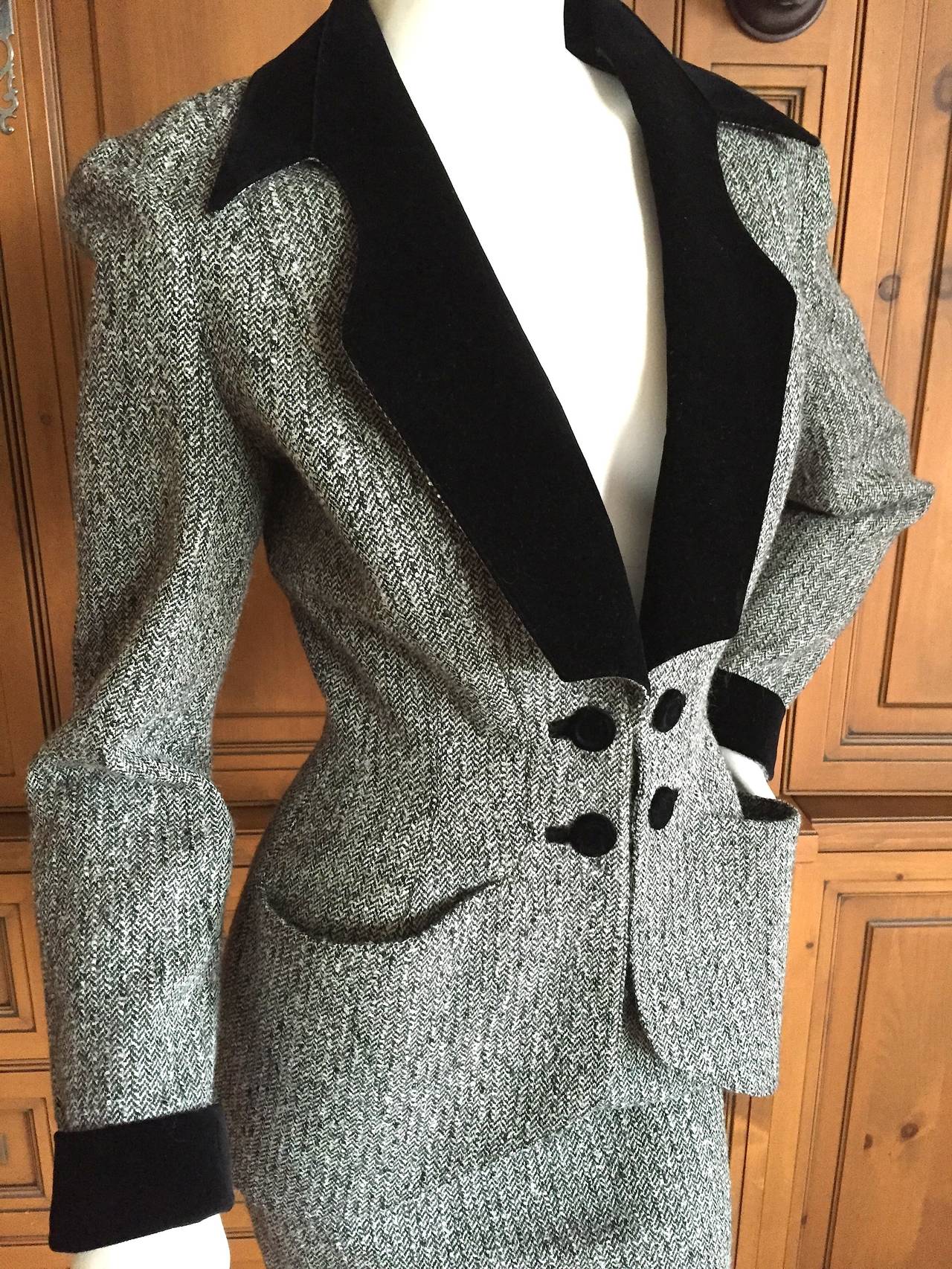 Thierry Mugler Vintage Black Velvet Trimmed Herringbone Suit Jacket / Skirt Suit

This is so sweet. Gray wool with contrasting black velvet details.

So much prettier in person,  hard to photograph in detail.

Sz 36
Bust 36