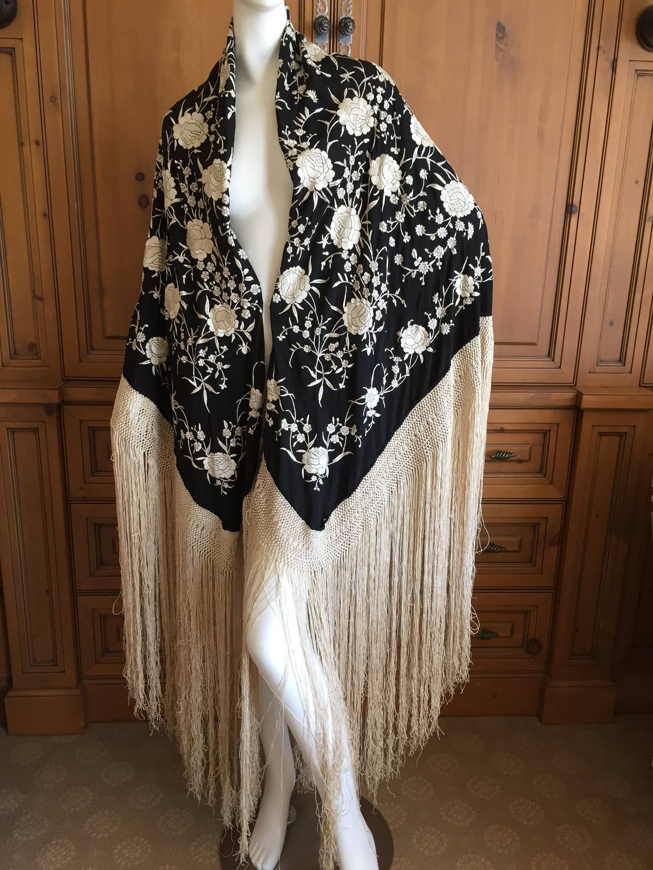 Vintage Canton Fringed Black and White Piano Shawl
This measures 50