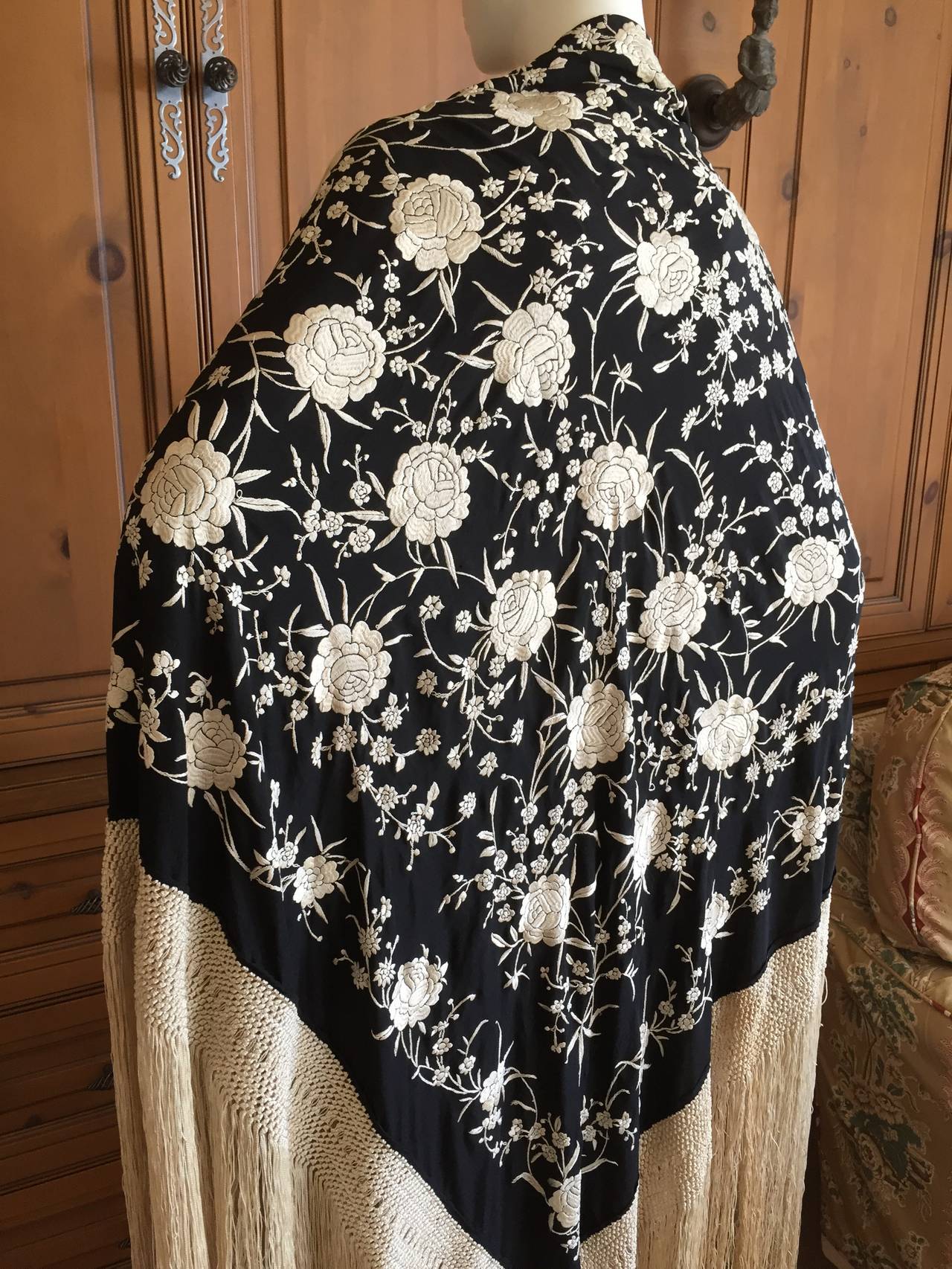 Vintage Canton Fringed Black and White Piano Shawl In Good Condition In Cloverdale, CA