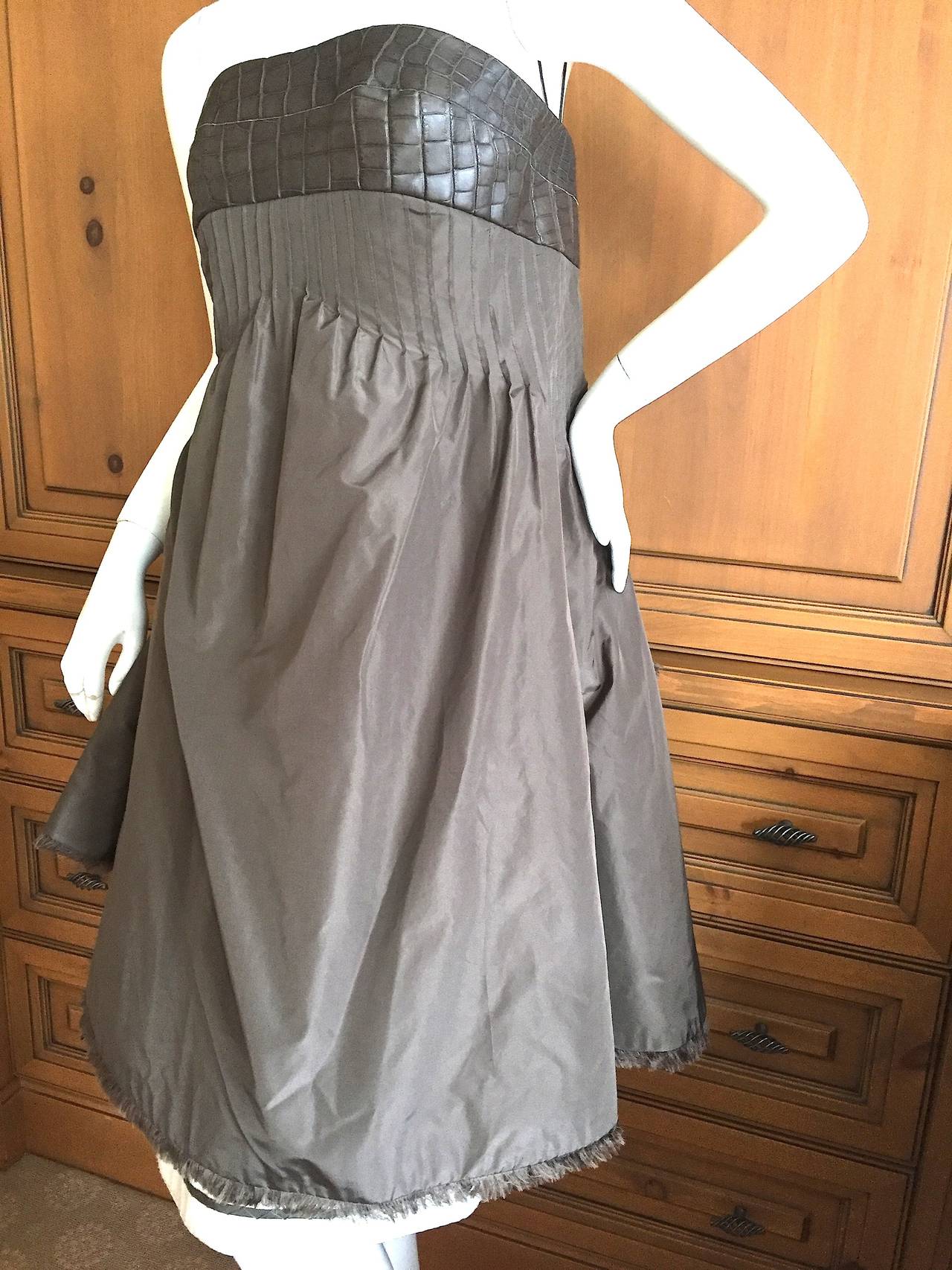 Magnificent olive green silk taffeta strapless cocktail dress with genuine alligator bust.
The details are exquisite including pin tucked pleating below bust.
More photos to follow;
Size Small
Bust 36