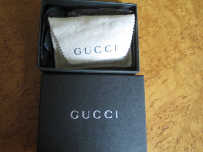 Gucci Sterling Silver Hinged Pill Box In New Condition In Cloverdale, CA