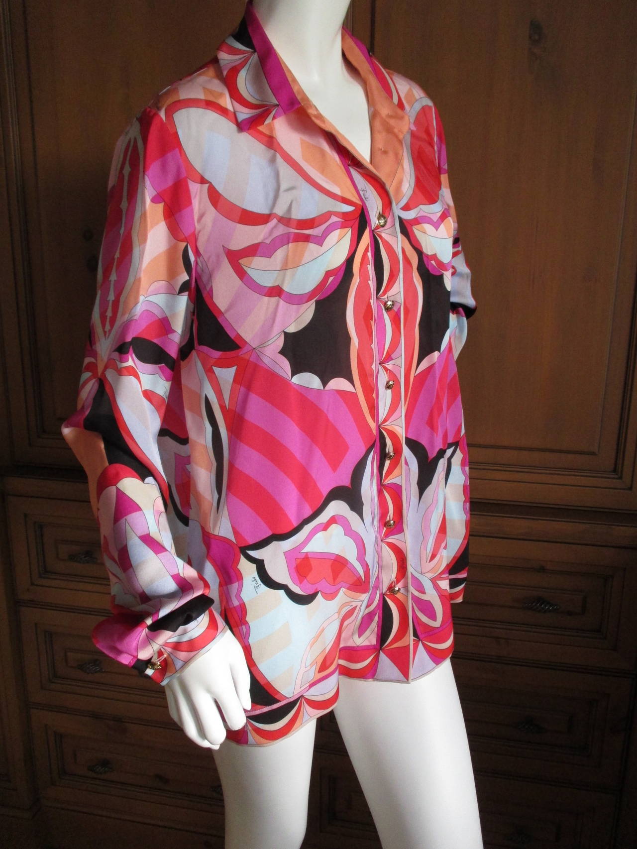 Beautiful silk blouse from Emilio Pucci .
New with tags , Retail $1090
Sz 46